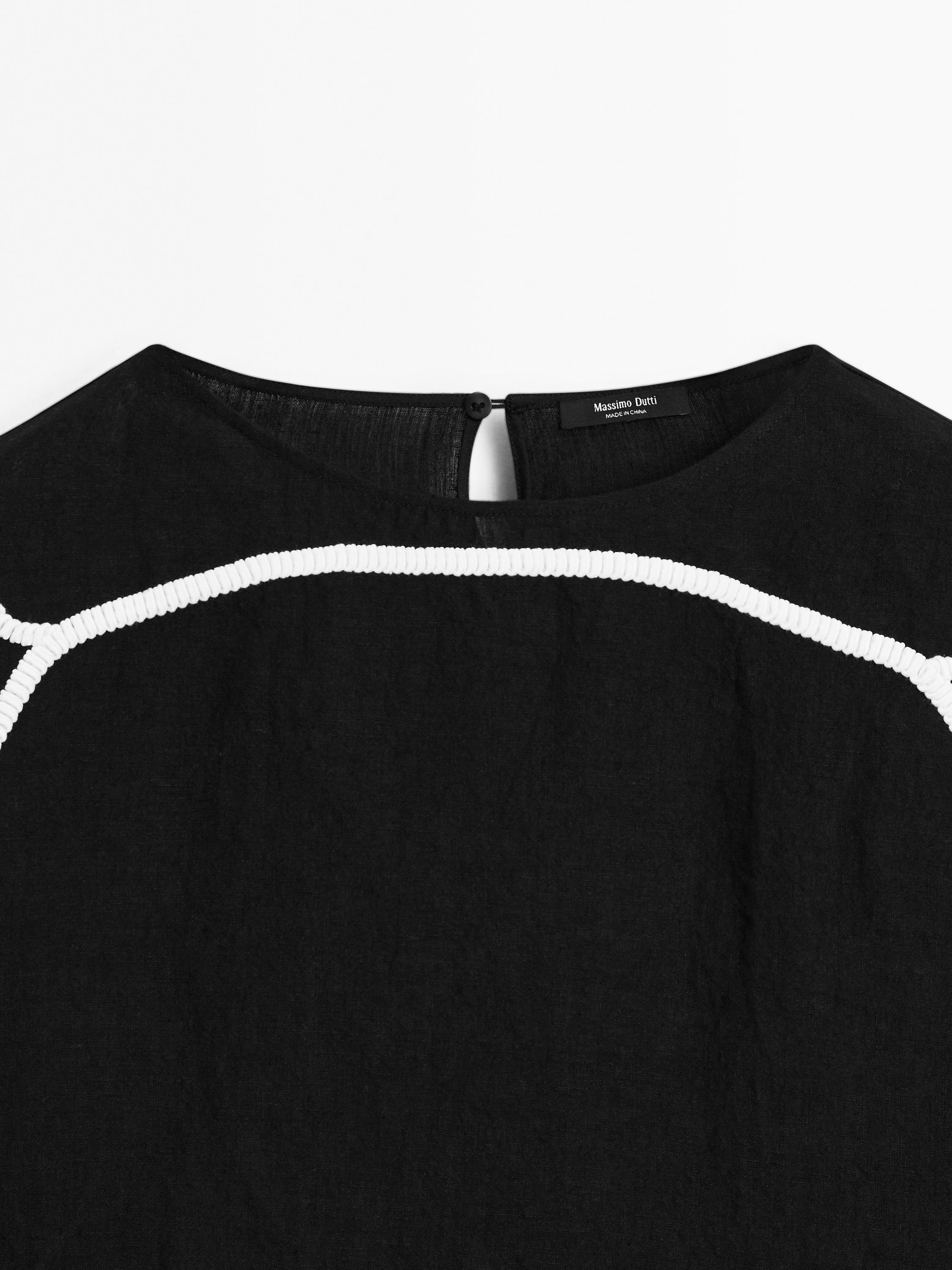 Blusa detalle bordado contraste