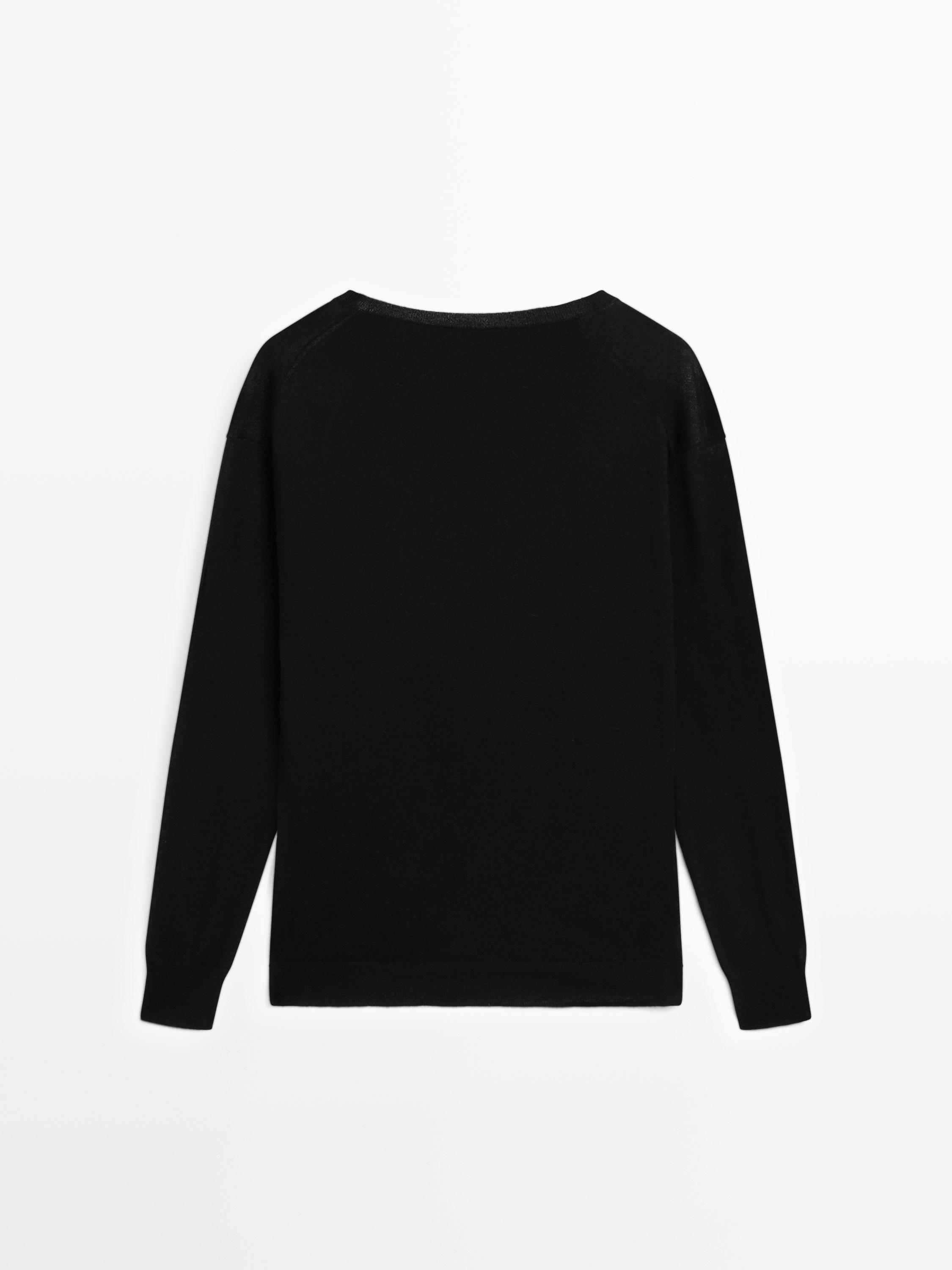 100% wool V-neck knit sweater — BLACK