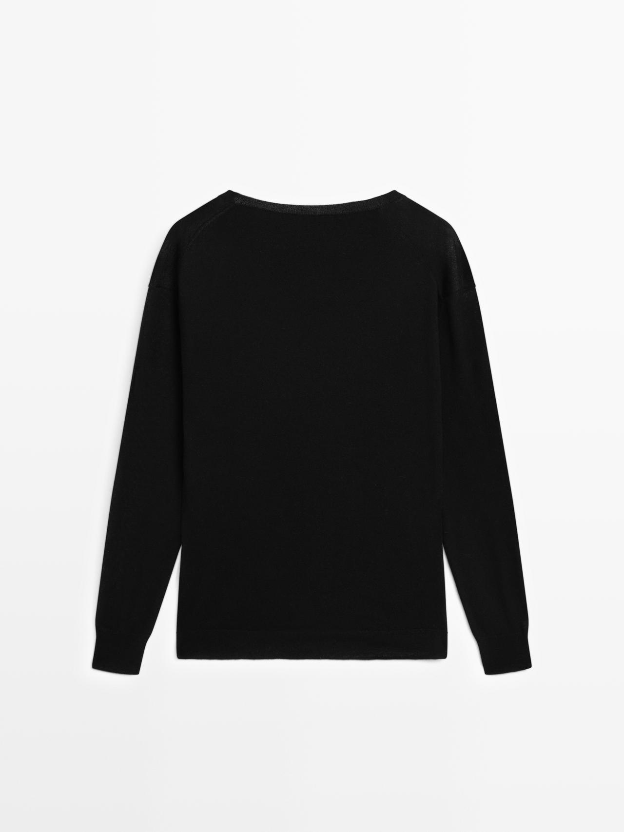 100% wool V-neck knit sweater — BLACK