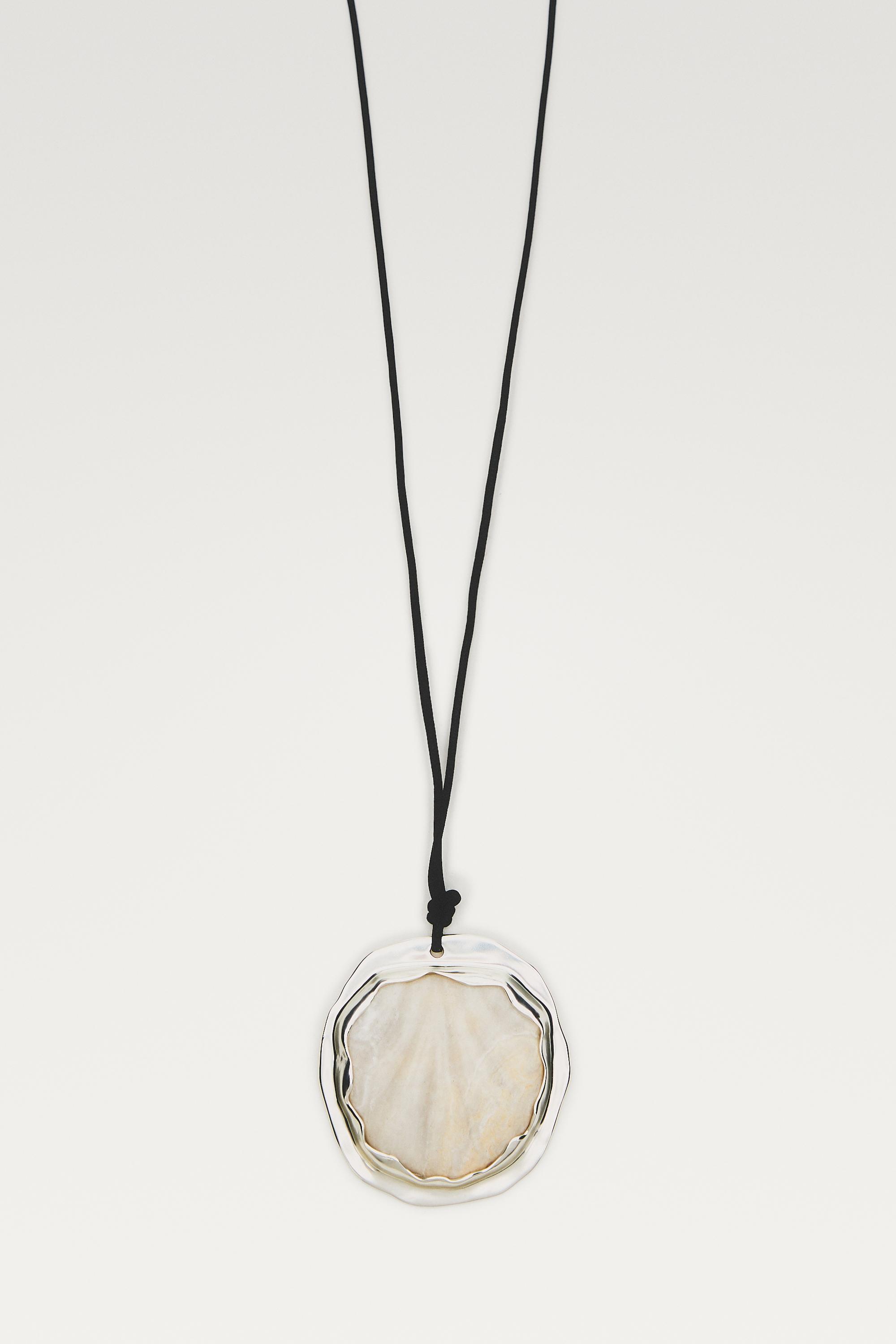 Shell and stone pendant necklace — SILVER