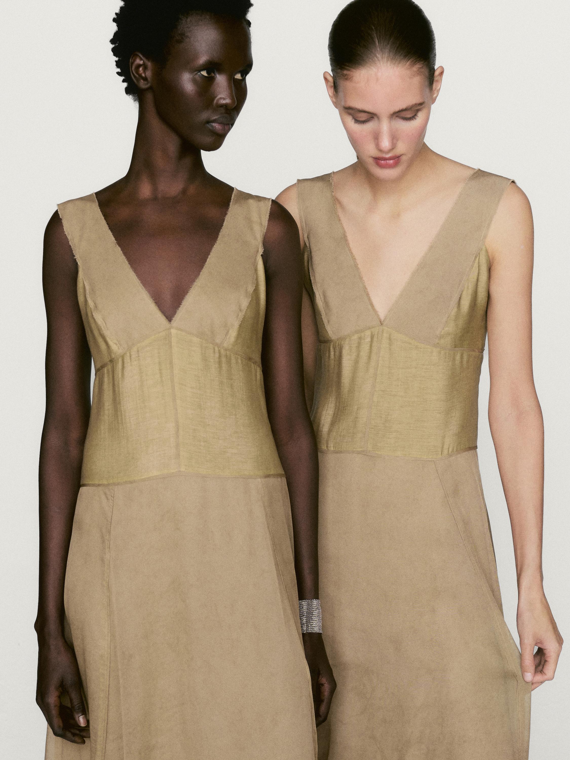【Massimo Dutti】Flowing V-neck midi dress Massimo Dutti Massimo Dutti Flowing V-neck midi dress 199.00