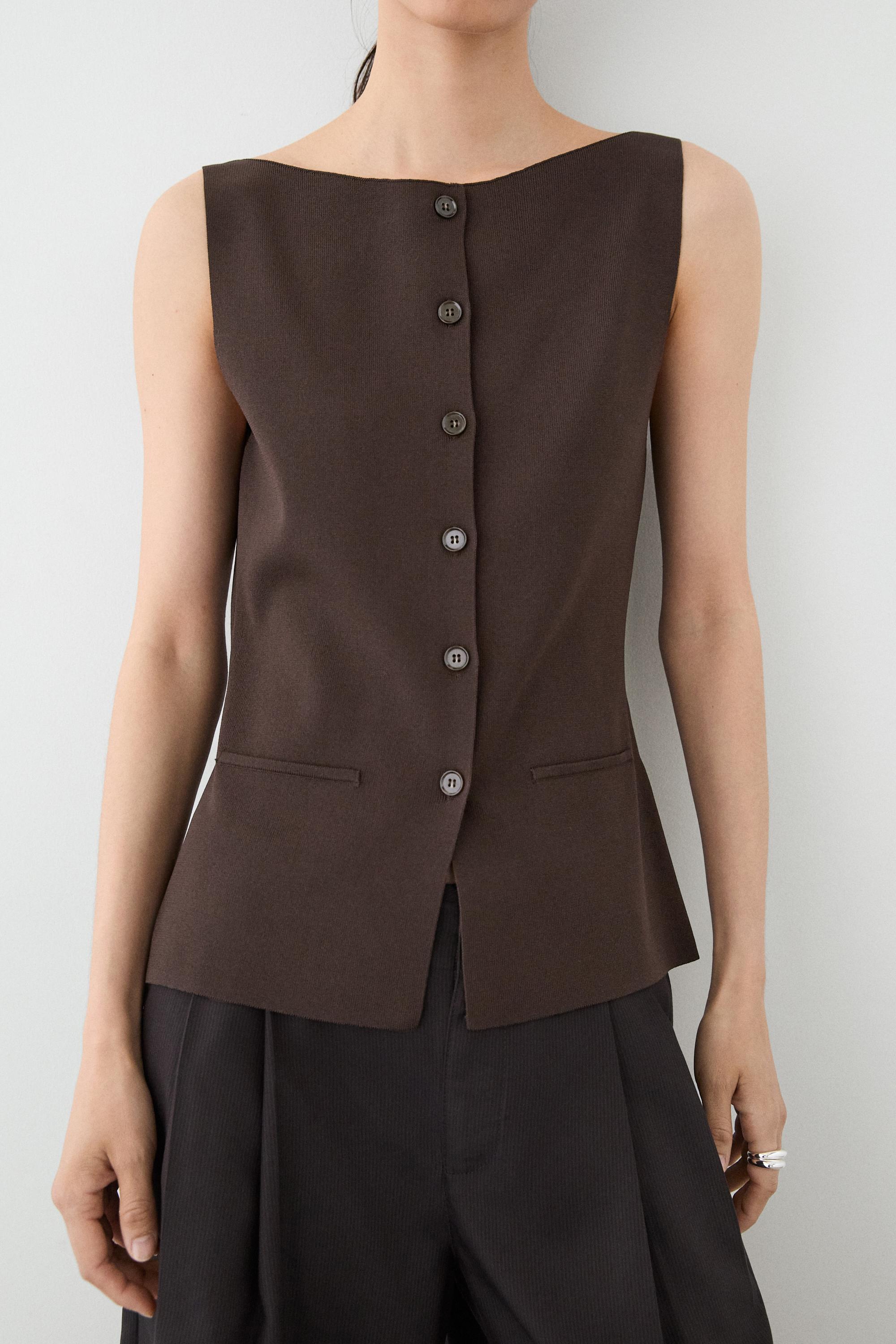 Knit vest with pocket details — BROWN