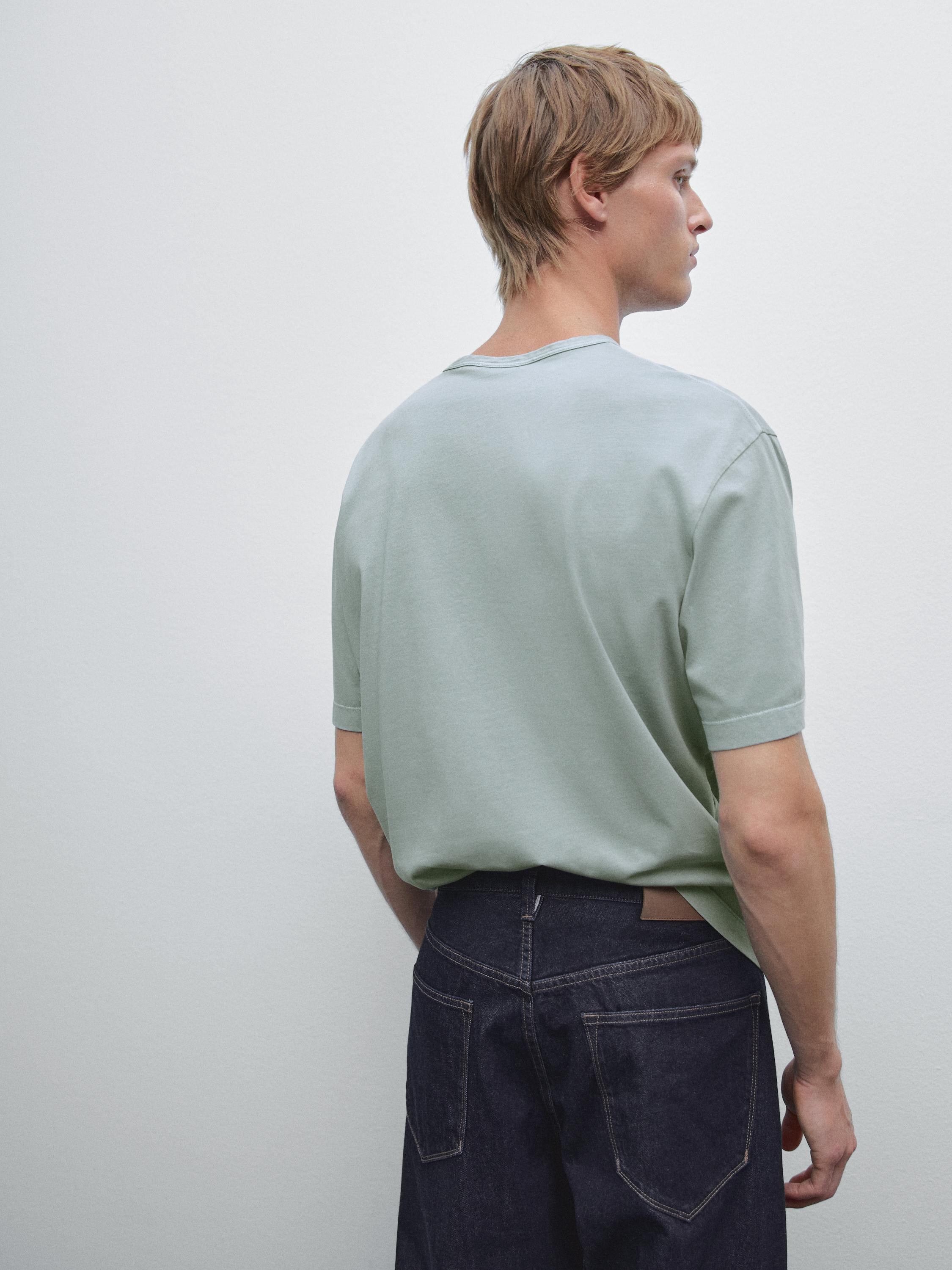 Фланелка с къс ръкав и ефект на износване