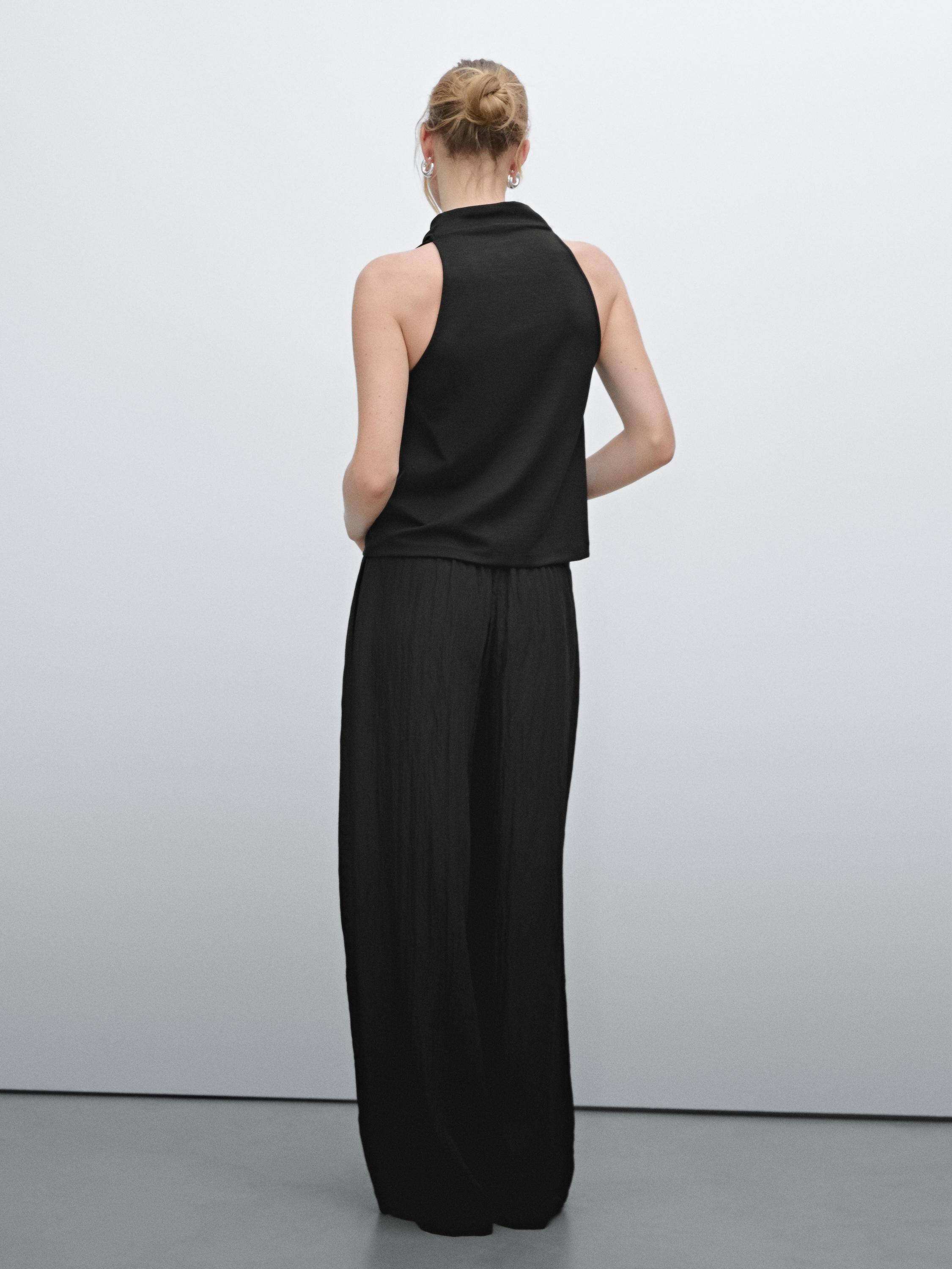 Technical trousers with darts