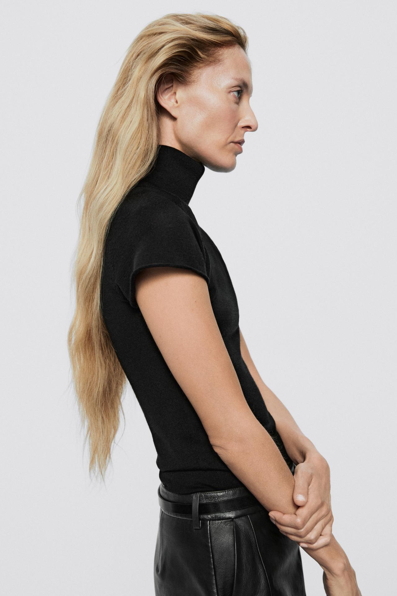 100% wool short sleeve knit sweater - LIMITED EDITION — BLACK