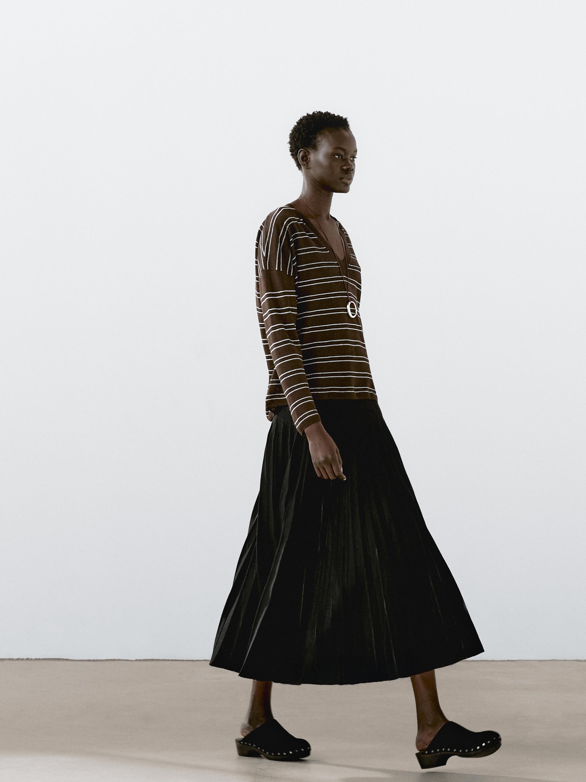 سويتر محاك مخطط كتان 100%