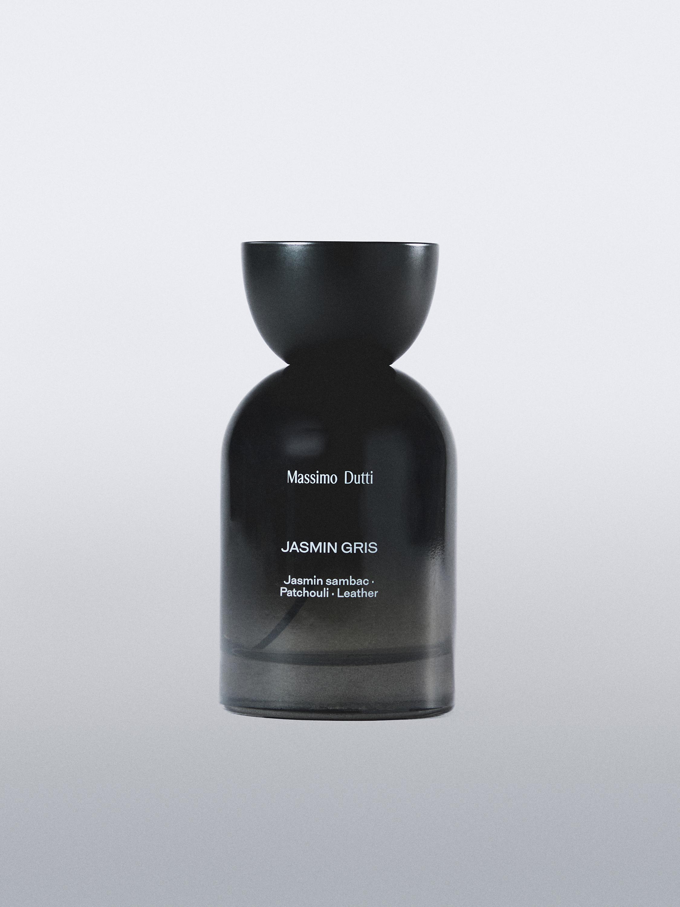 Botella de perfume negro con texto "Massimo Dutti", "JASMIN GRIS", "Jasmin sambac · Patchouli · Leather" en el frente.
