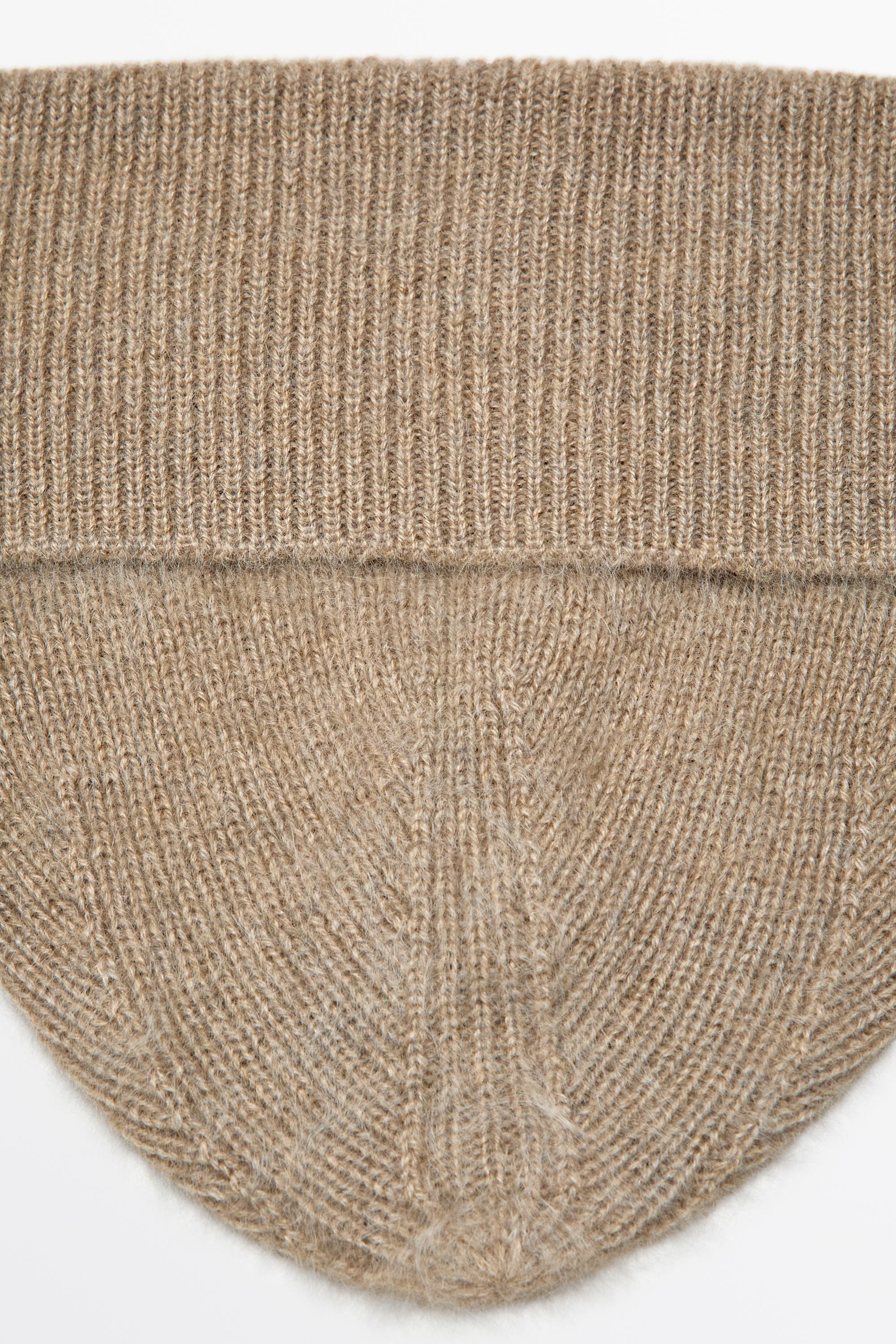100% cashmere knit beanie — CREAM