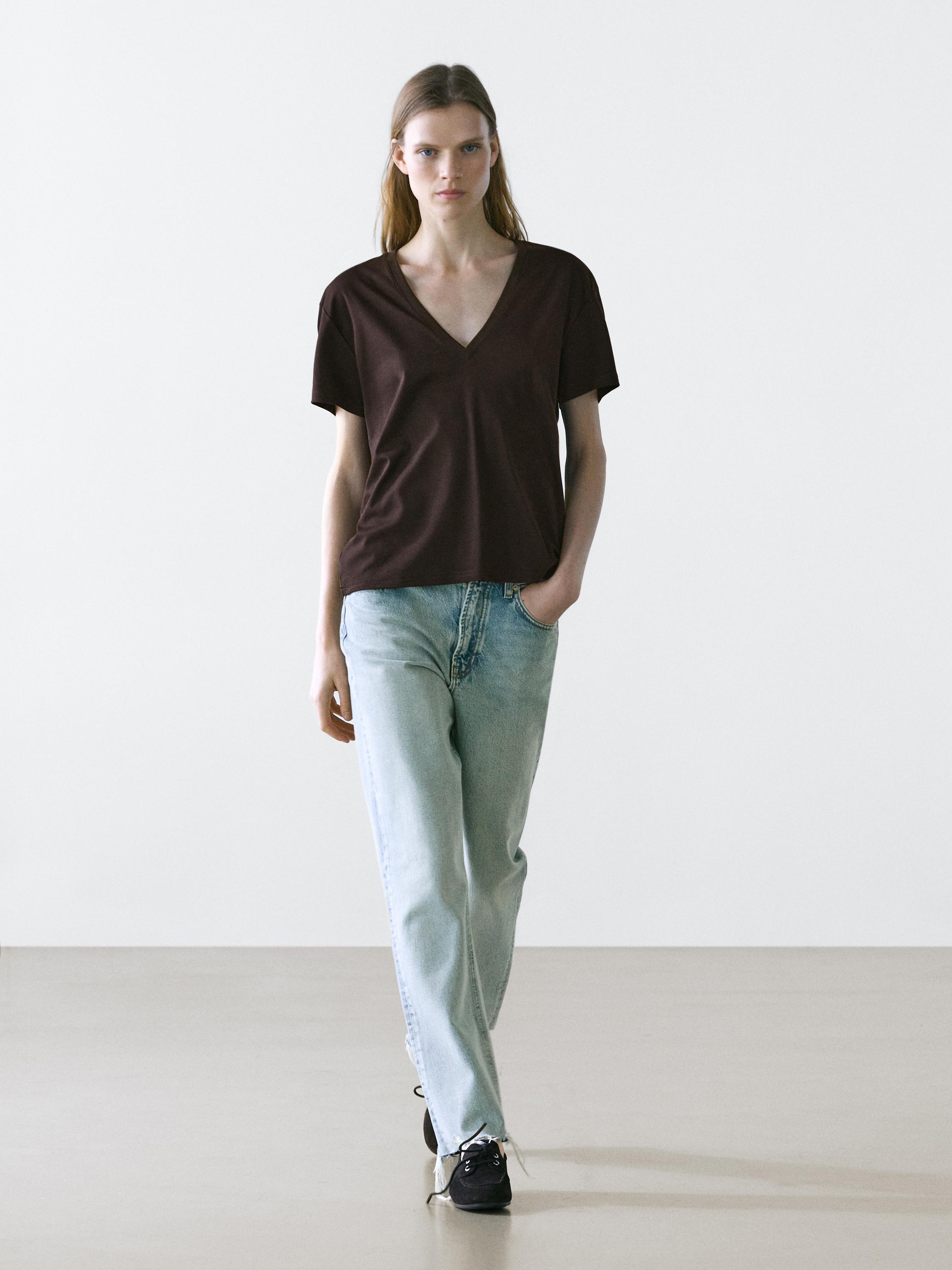 Flowing V-neck T-shirt