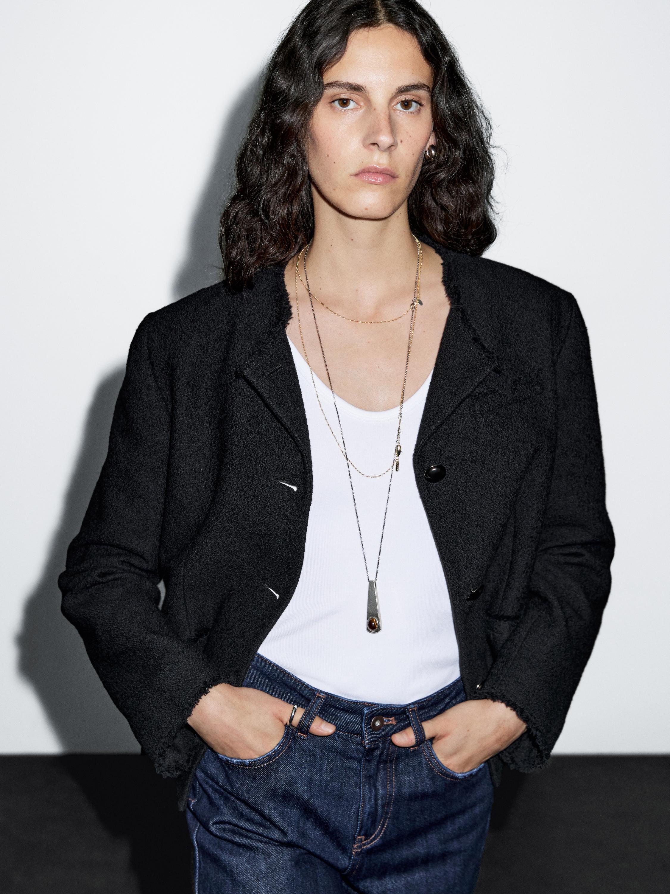 Cropped jacket with buttons