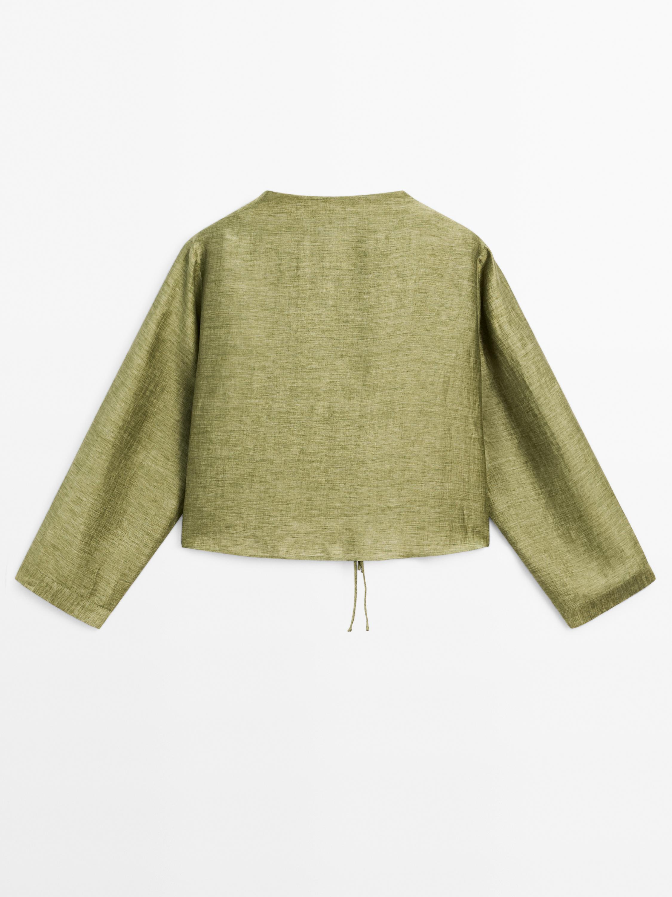 Flowing kimono shirt with button detail
