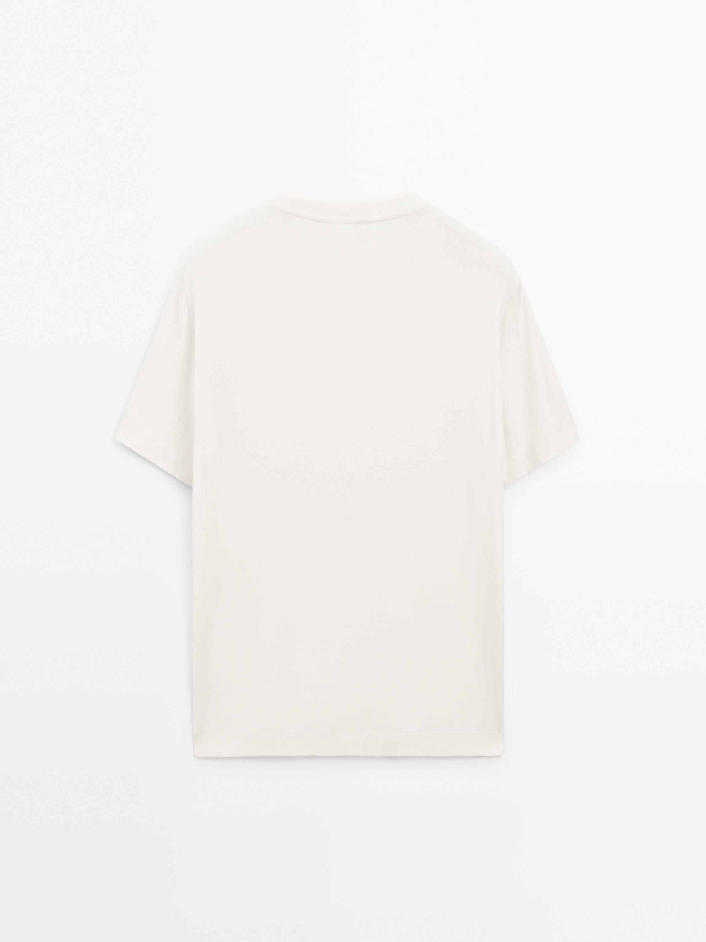 100% cotton T-shirt with seam detail