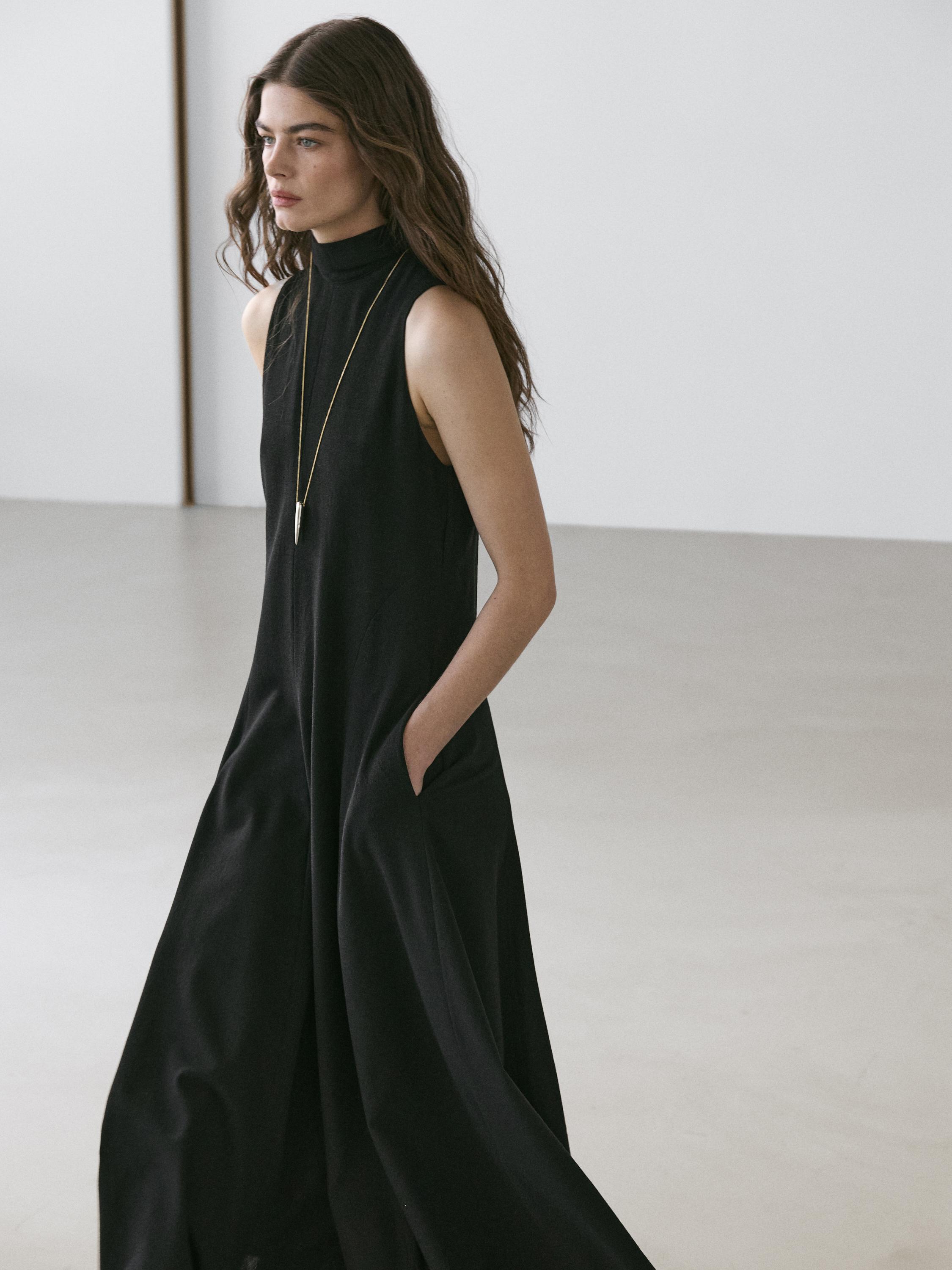 Halter neck midi dress with tie detail — BLACK