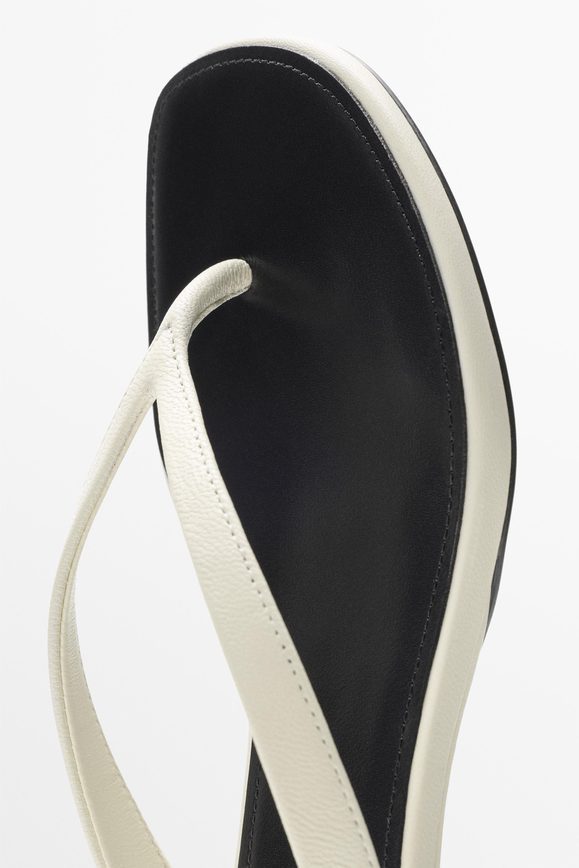 Mid-heel sandals with toe divider — WHITE