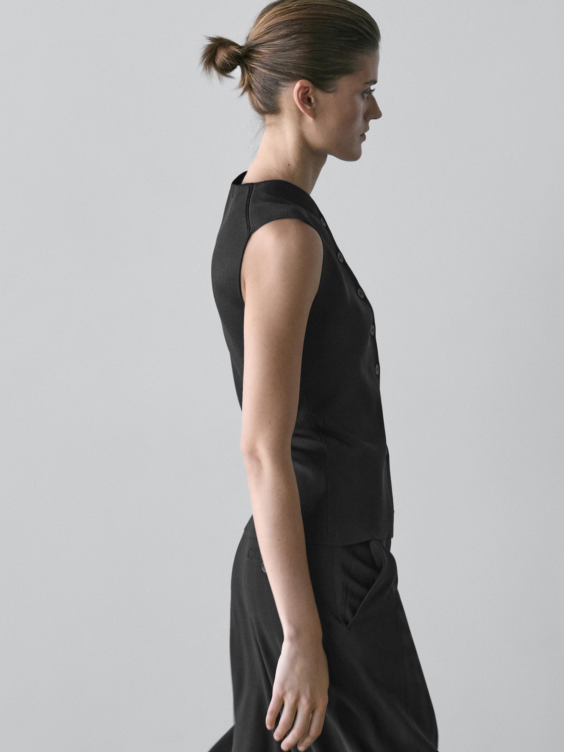 V-neck vest with button details — BLACK