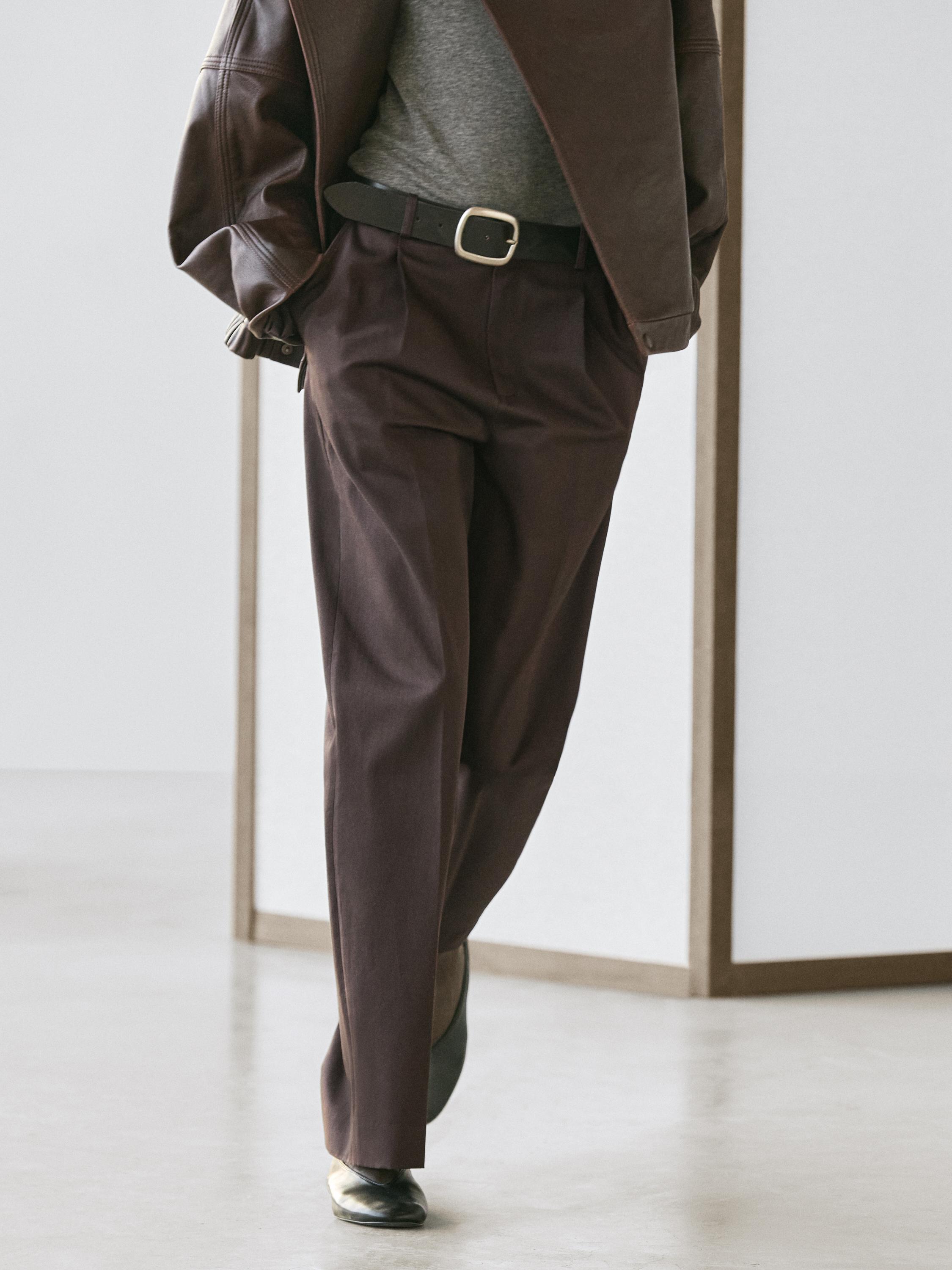 Darted cotton trousers — Chocolate