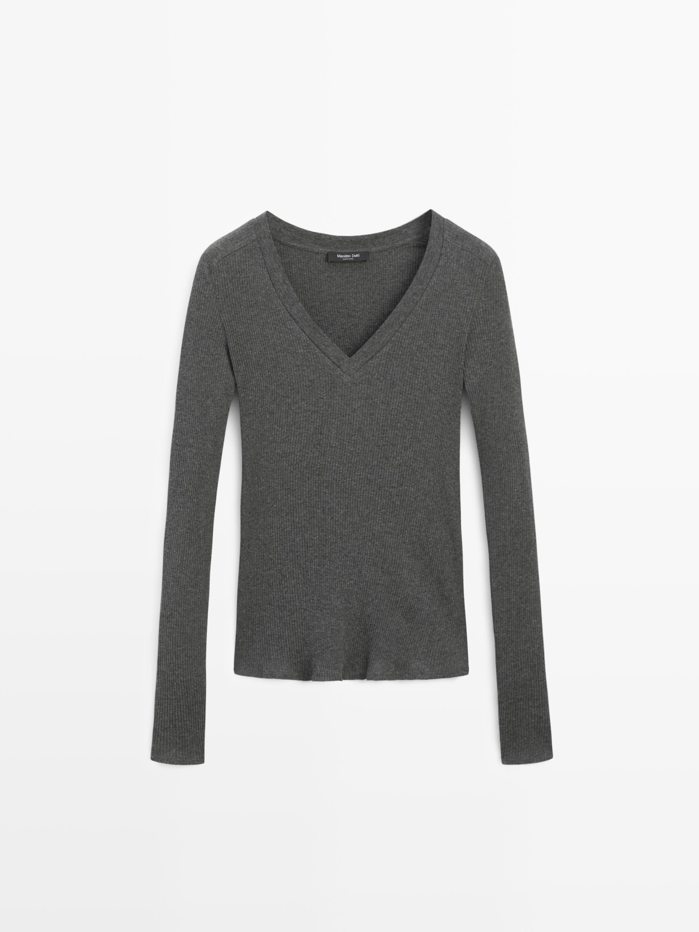 Tricou reiat cu guler în V și mânecă lungă