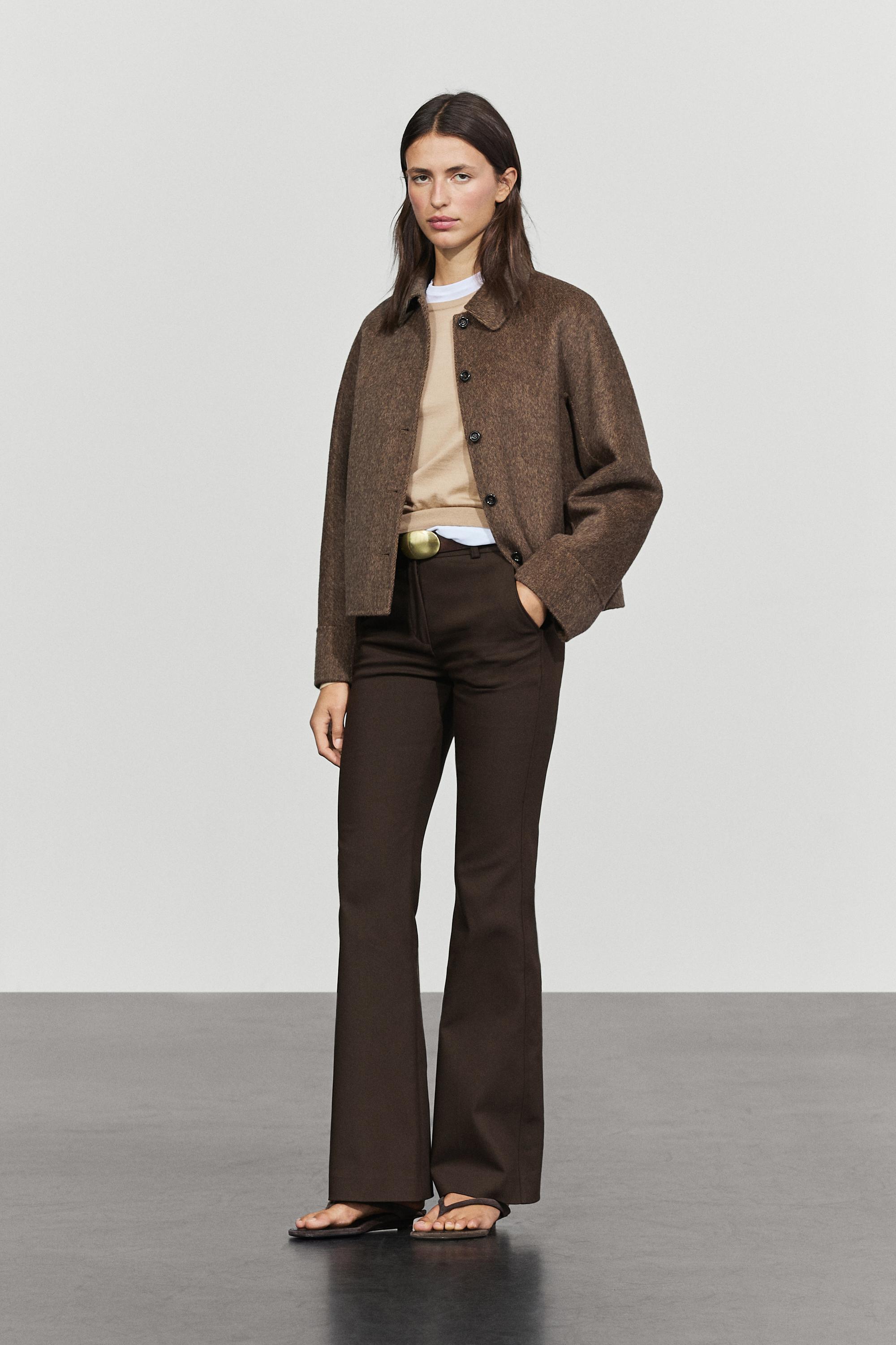 Short buttoned coat — BROWN
