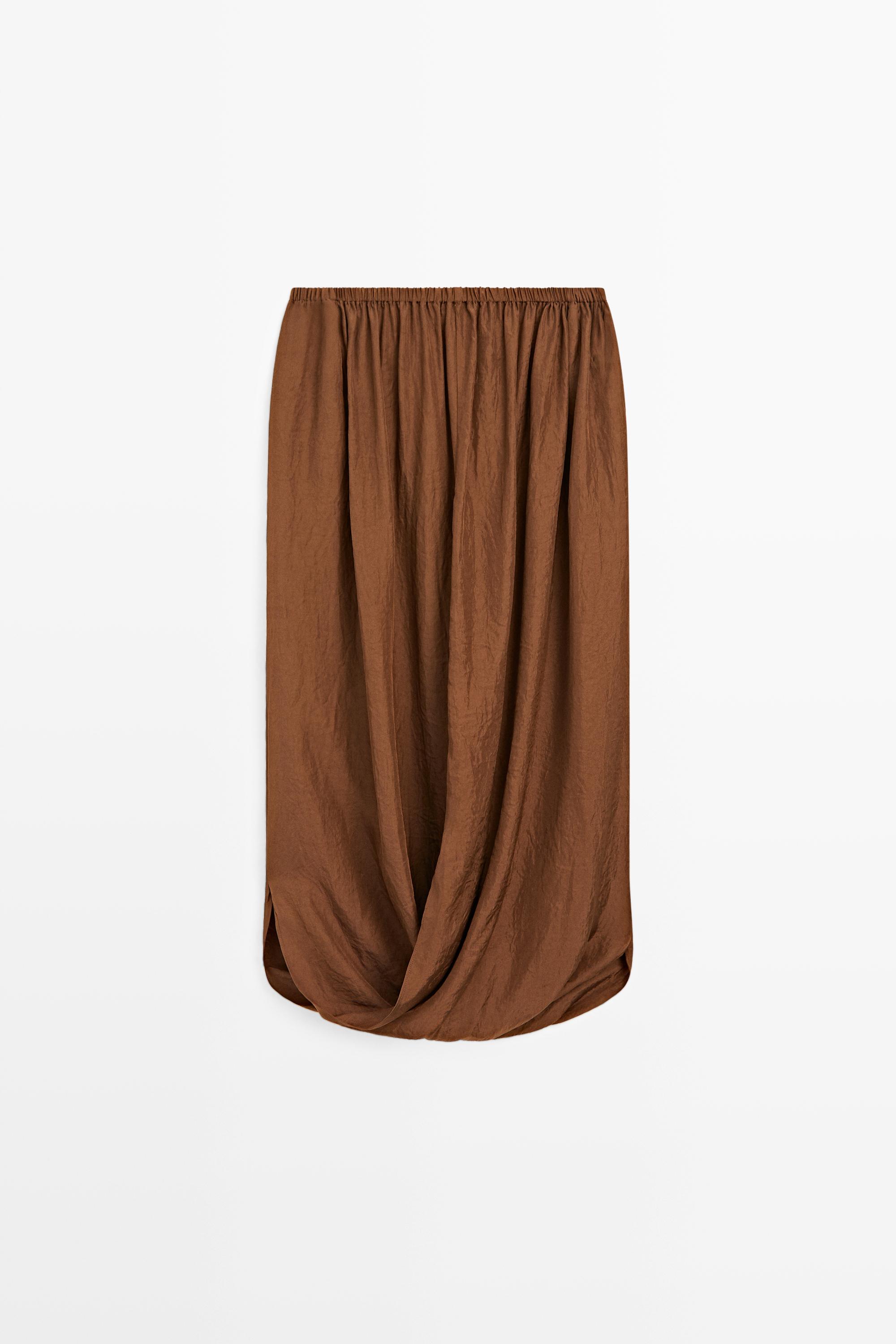 تنورة متوسطة الطول فضفاضة ومنتفخة