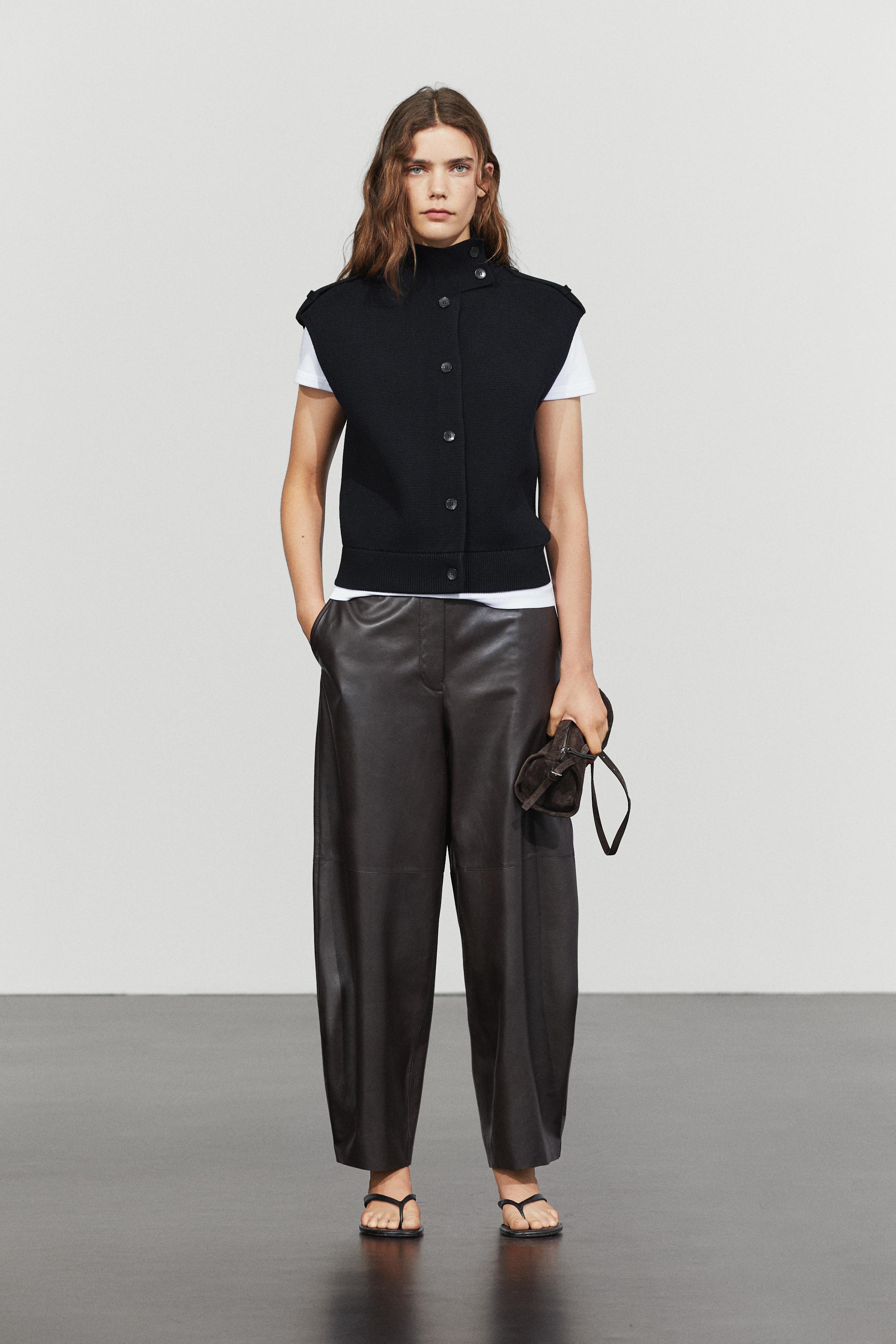 100% cotton mock neck knit vest — NAVY BLUE
