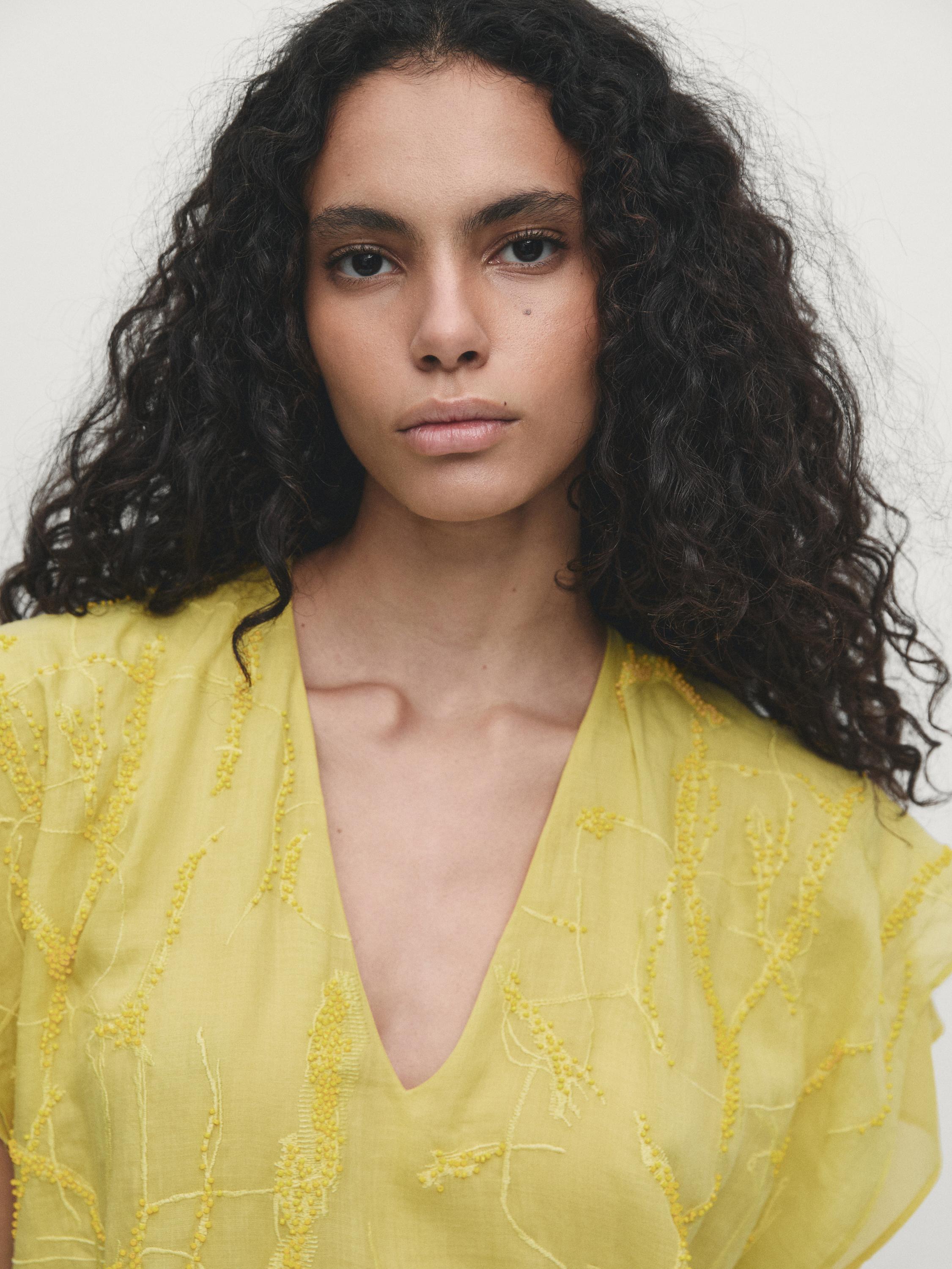 Robe à col en&nbsp;V avec broderie