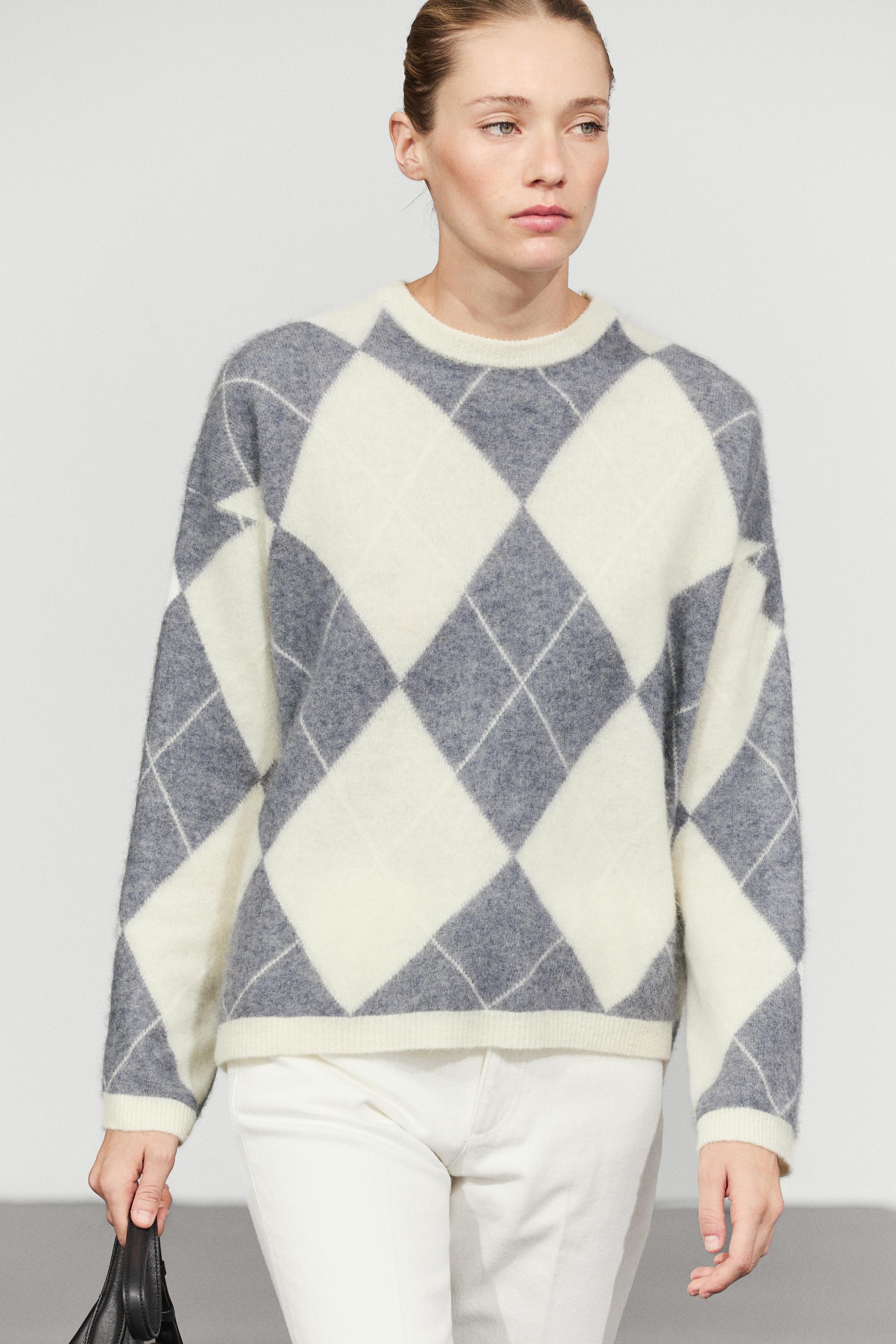 Wool-blend diamond-pattern knit sweater