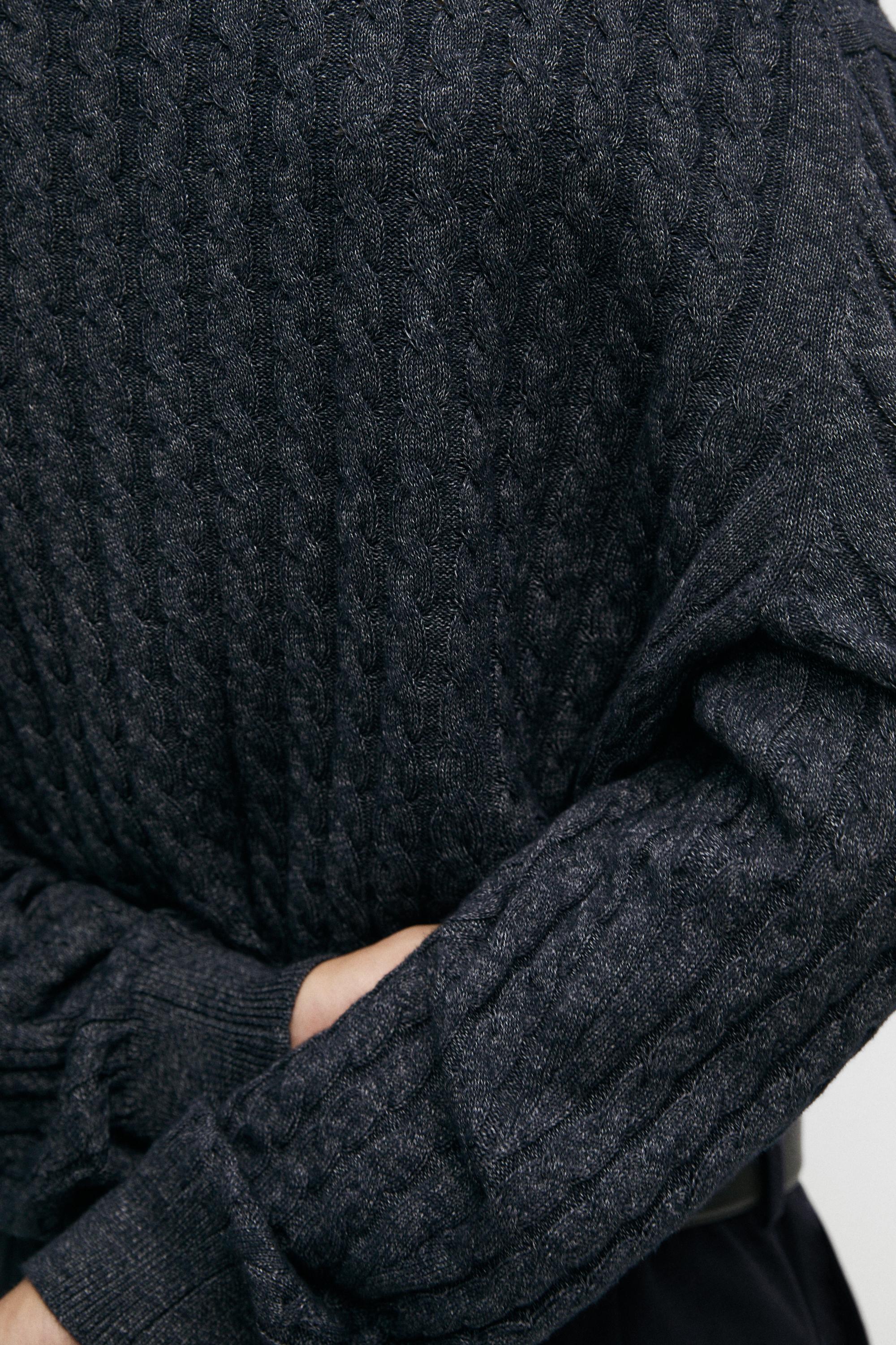 Cable knit round neck sweater — INDIGO