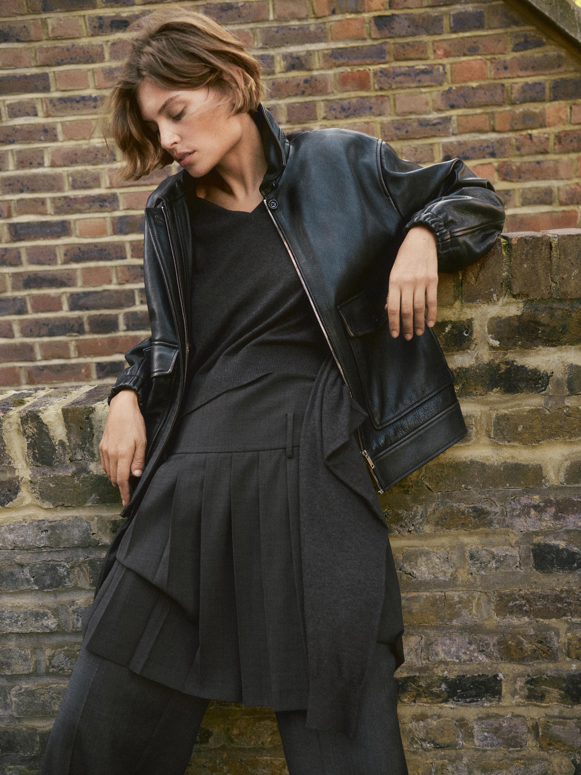 Short box pleat sash skirt