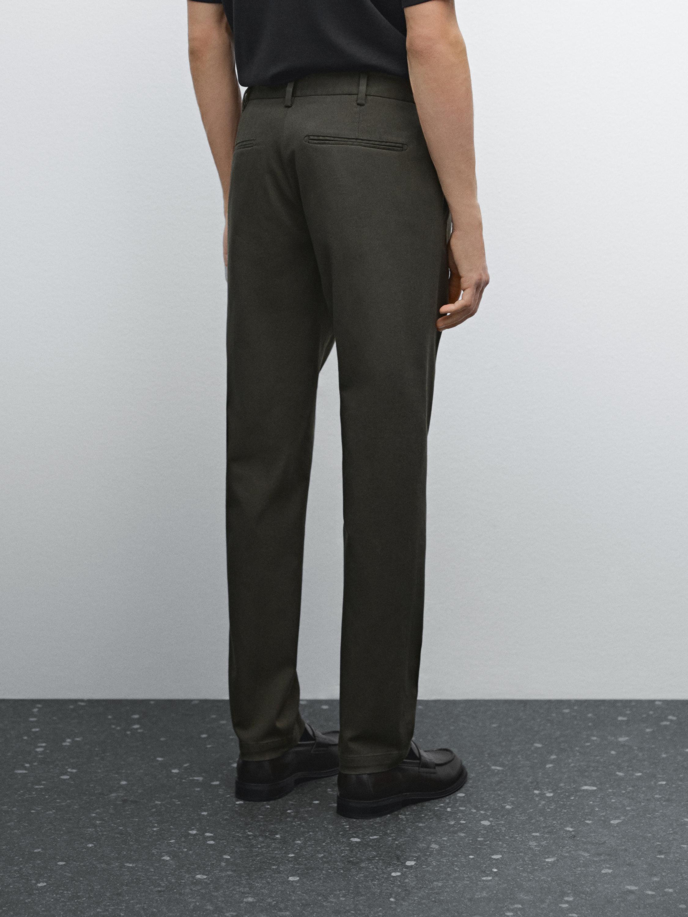 Quần dài dáng slim fit cấu trúc pha cốt-tông