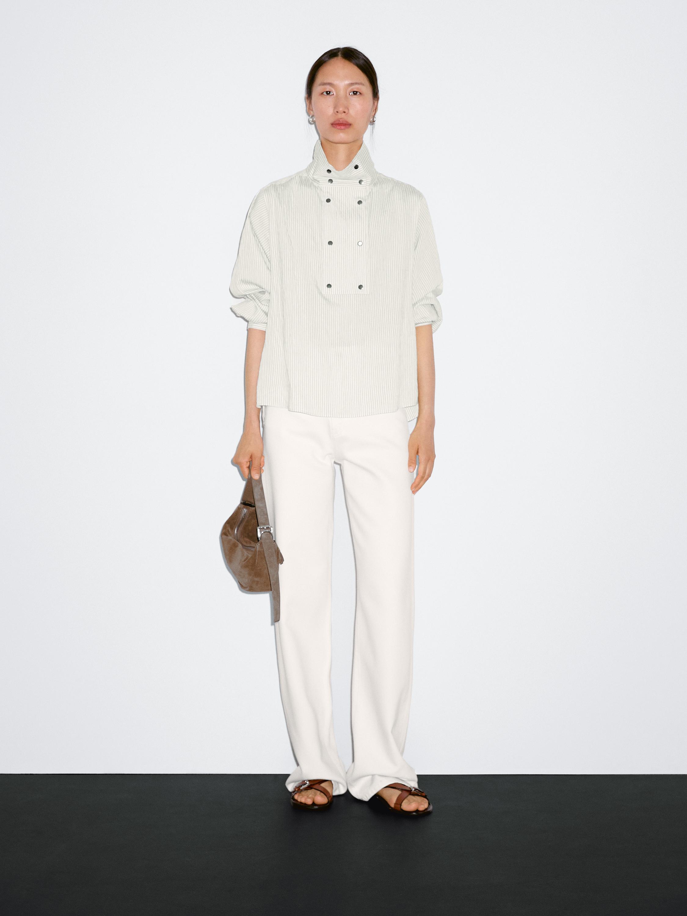 Flowing shirt with button detail on the chest