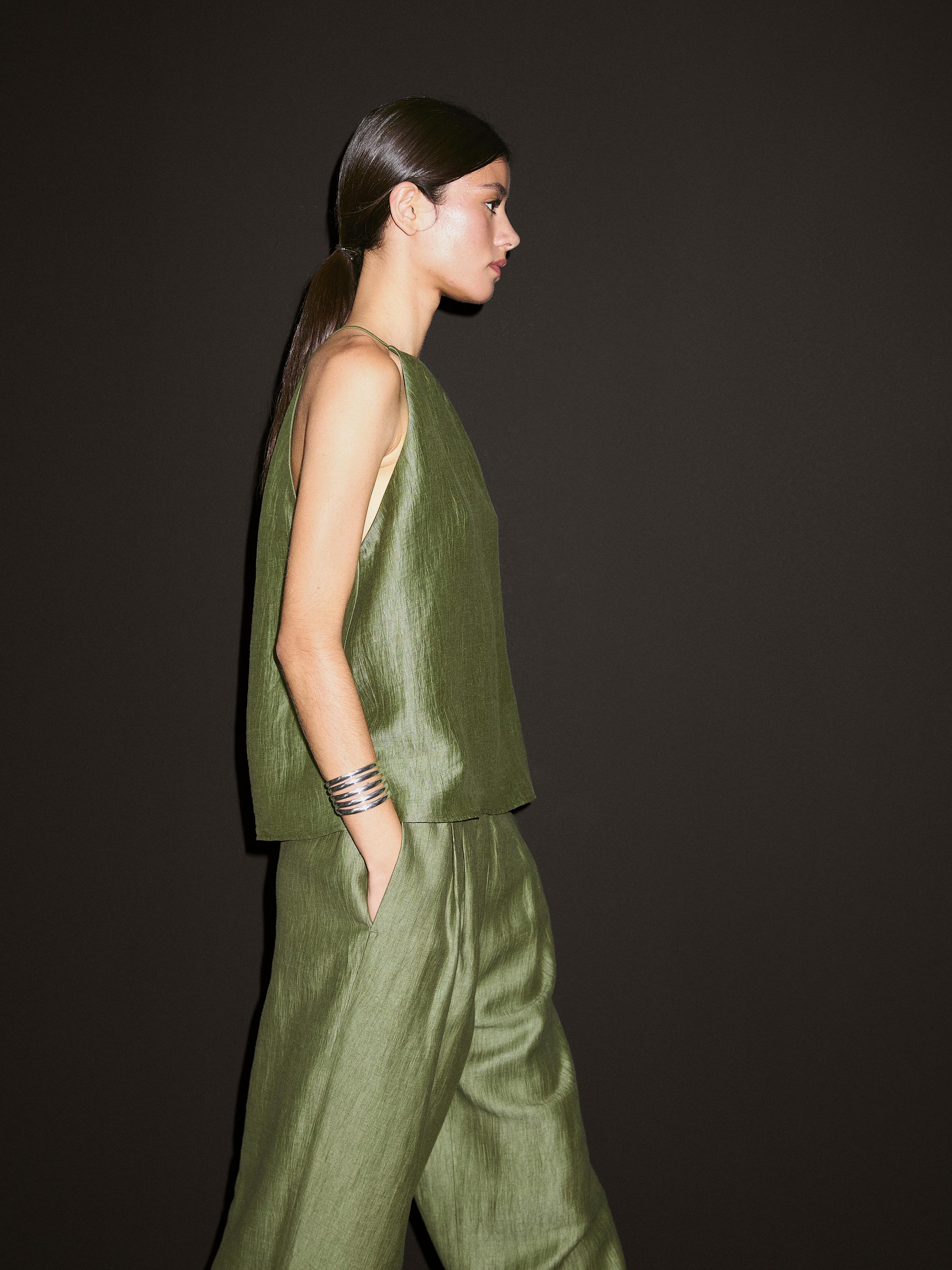 Áo cổ yếm pha vải lanh