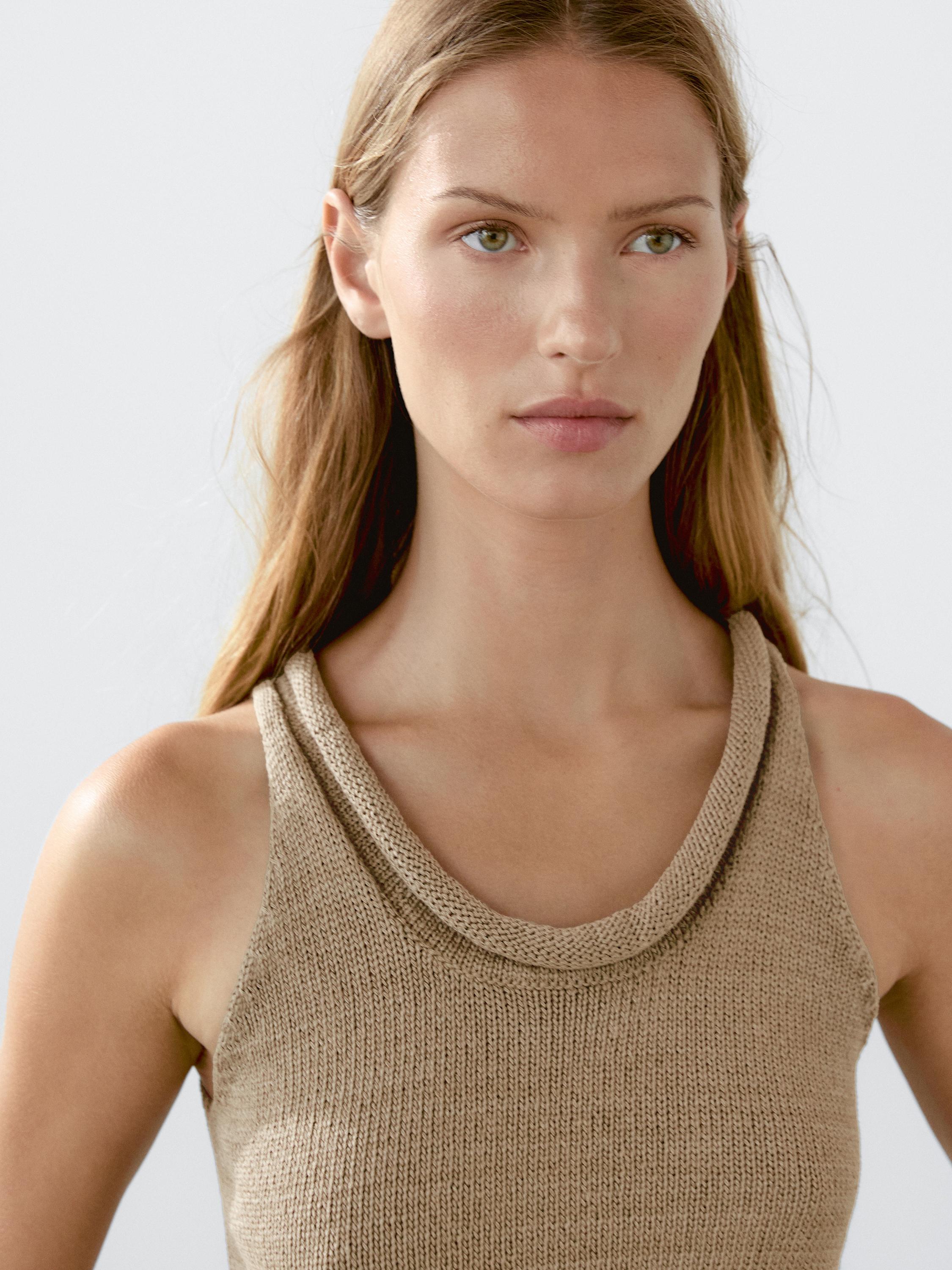 Crop top with neck detail