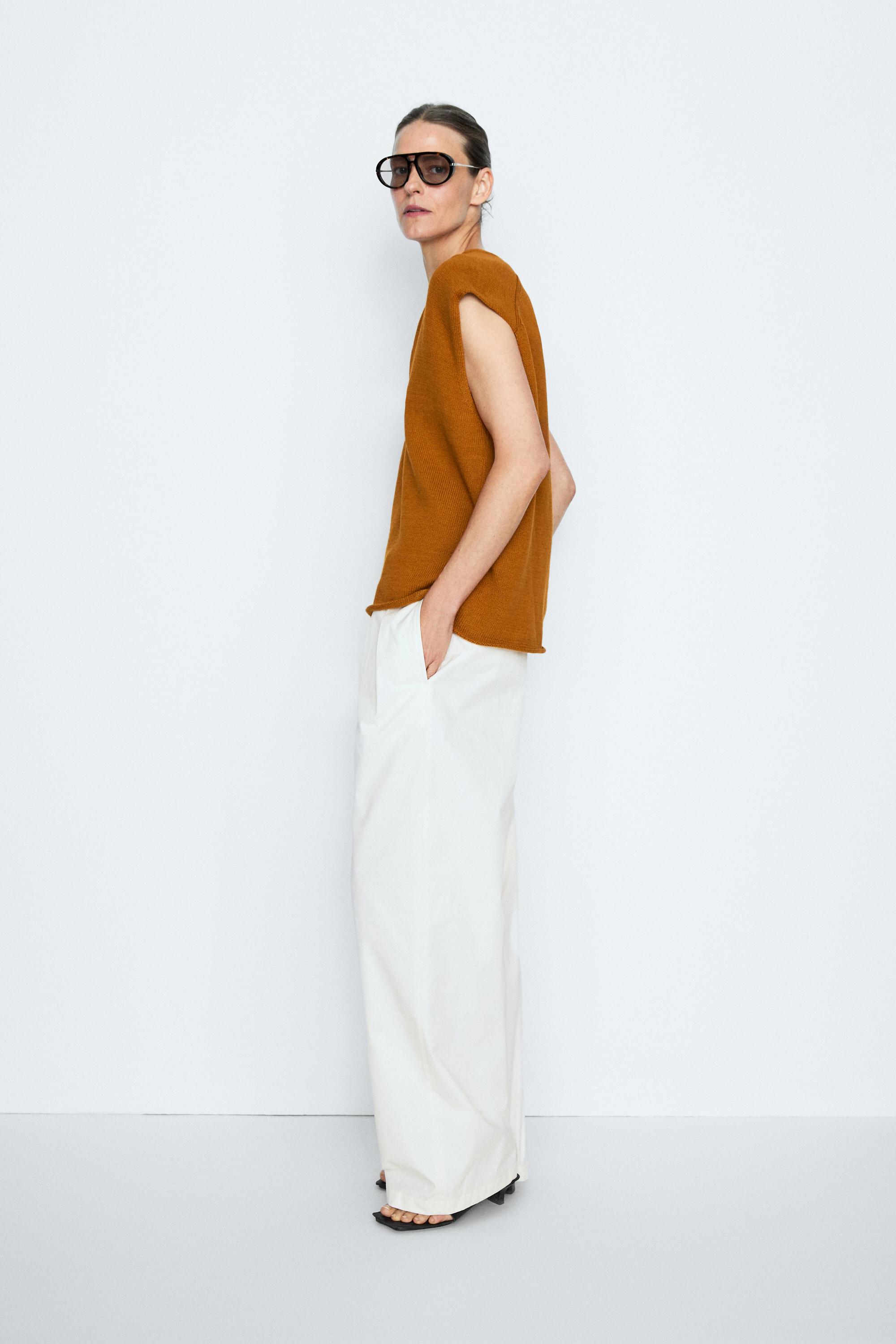 100% Cotton V-Neck Vest - STUDIO — Washed