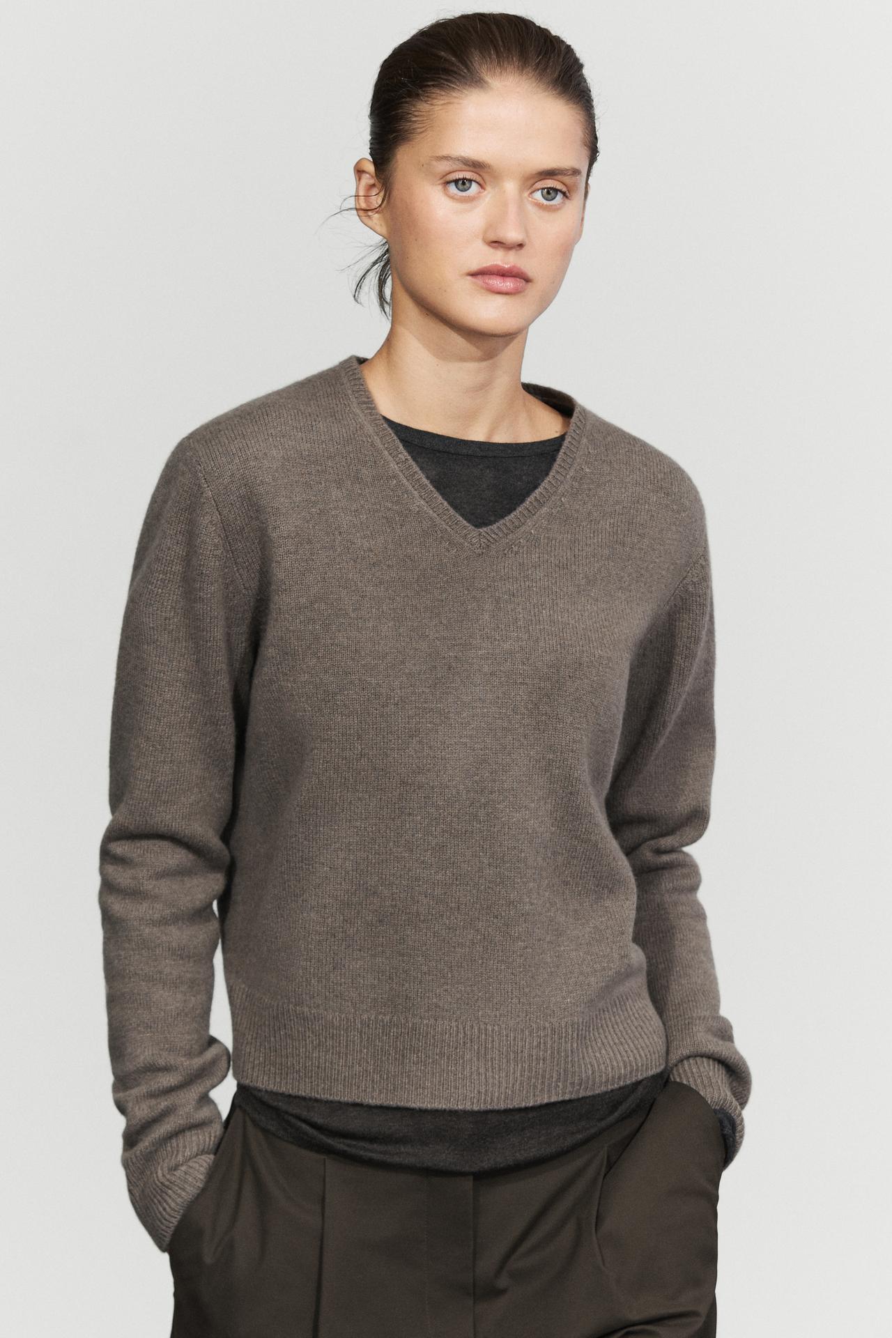 100% wool V-neck knit sweater — MOLE BROWN