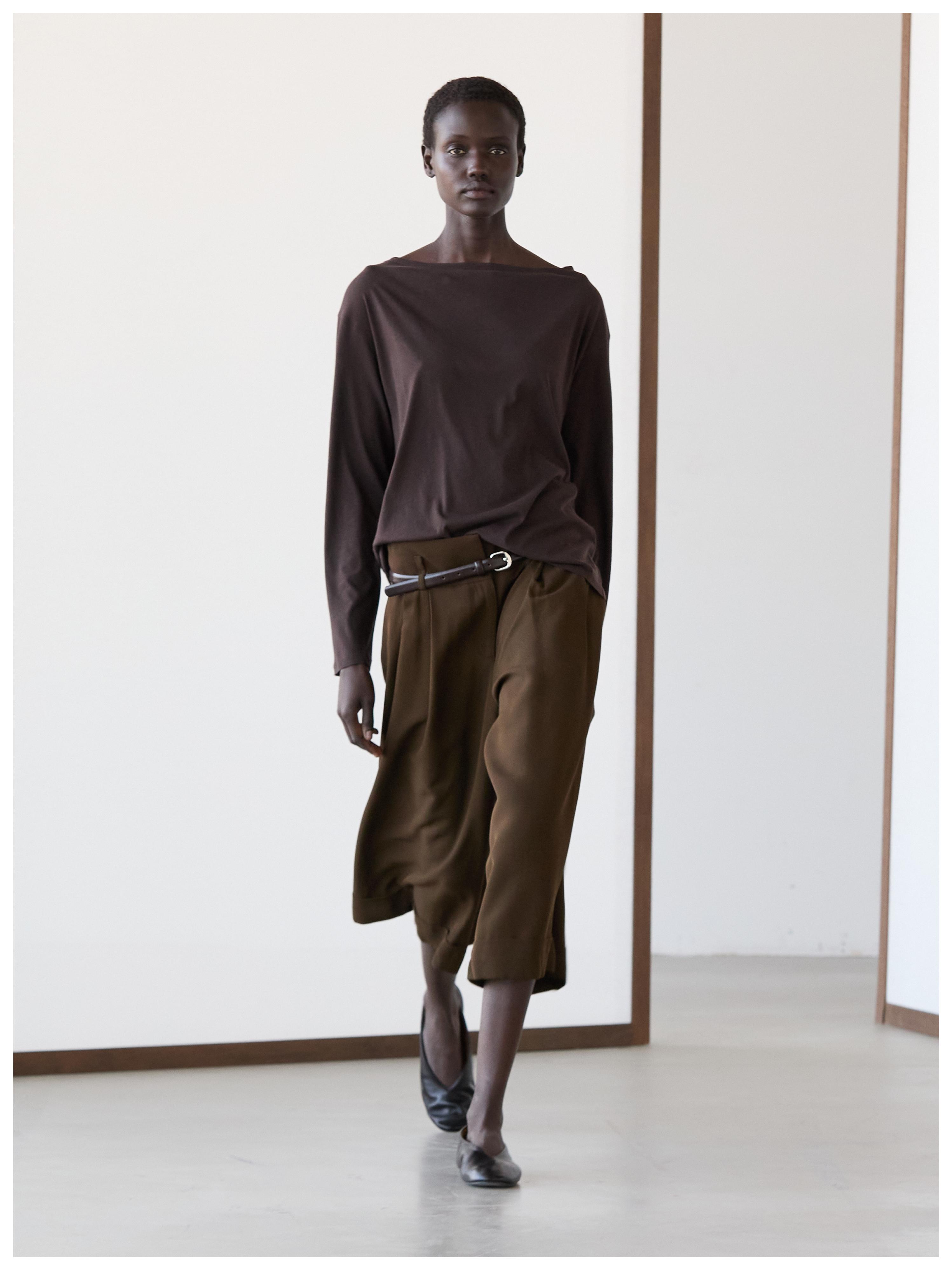 100% cotton boat neck T-shirt — BROWN