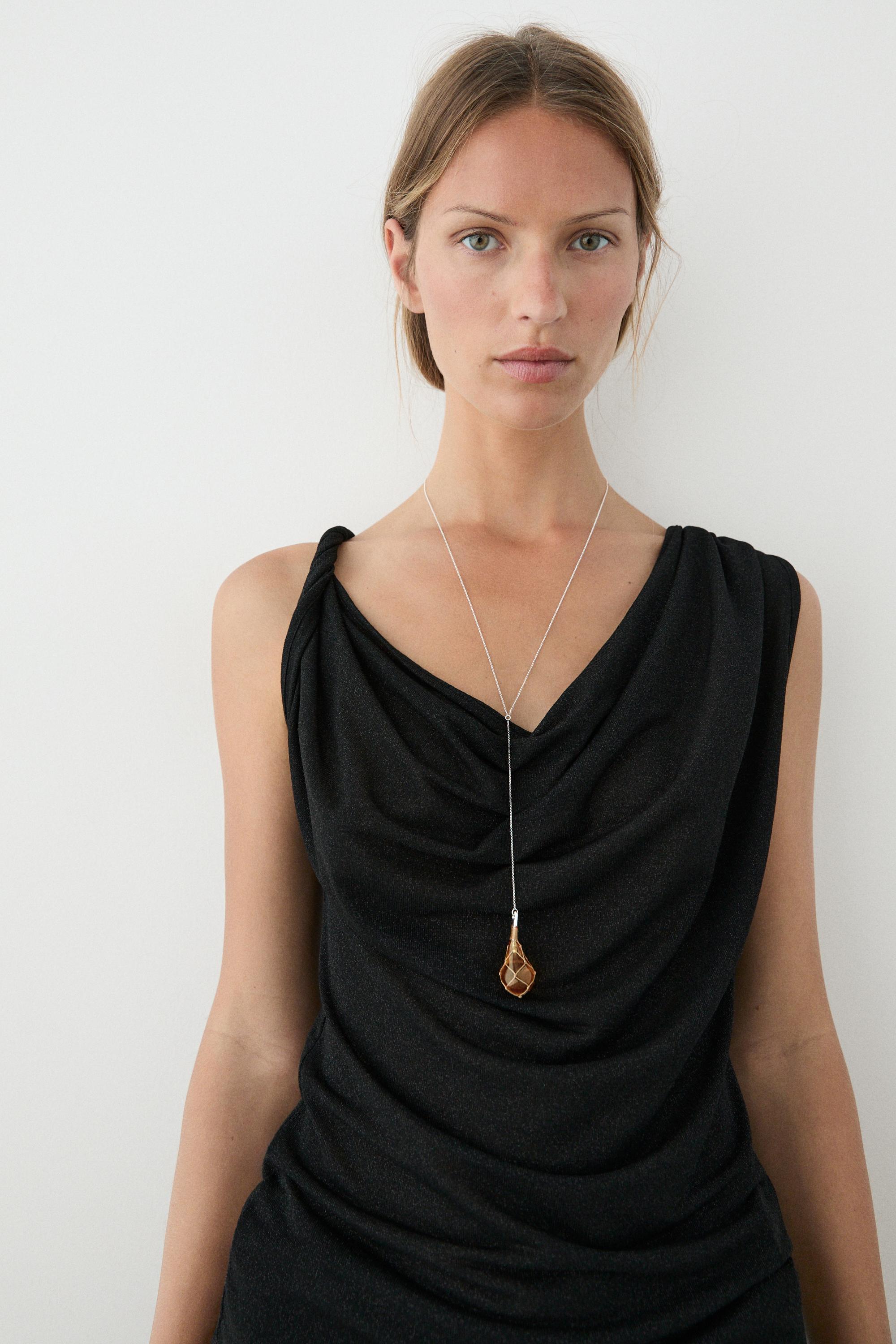 Necklace with glass droplet piece