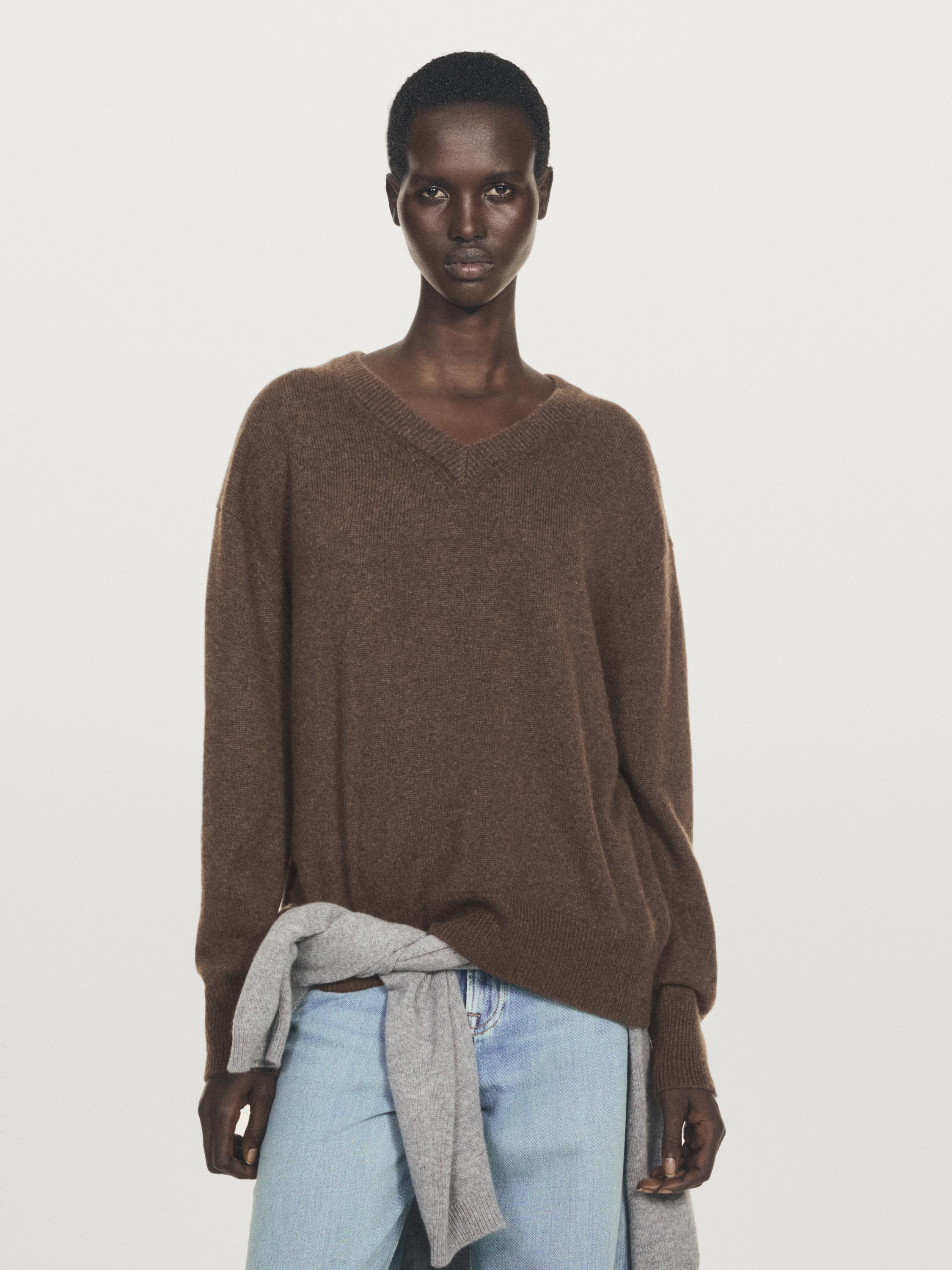 Strikket genser i kasjmir og med V-hals