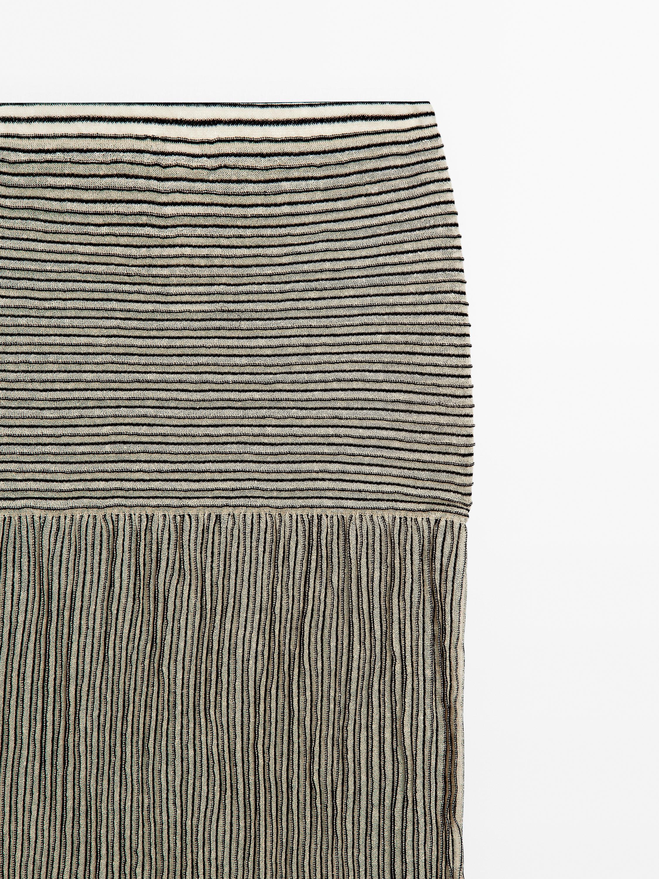 Long pleated skirt with flecked detail