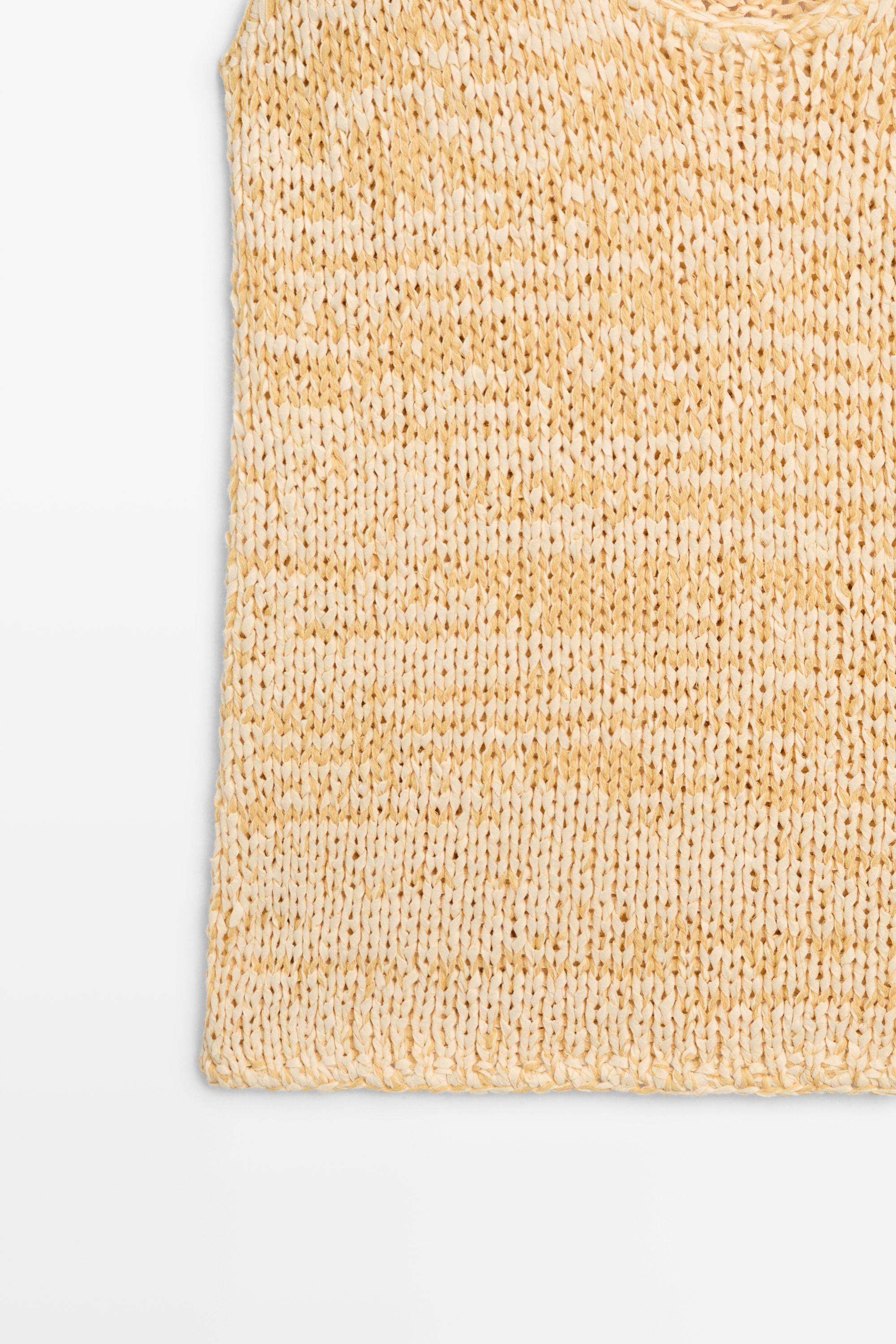 Round neck knit top — YELLOW