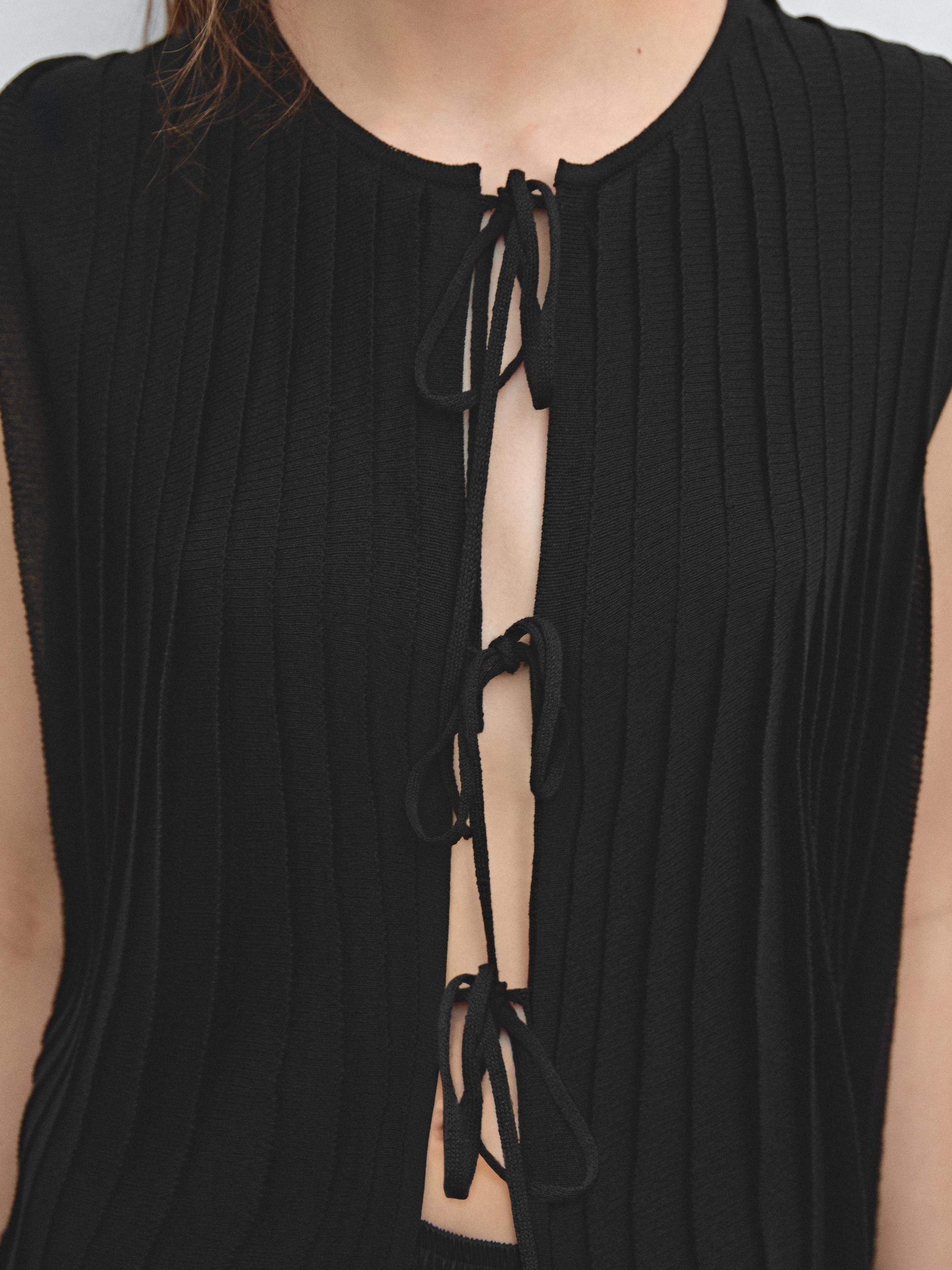 Veste sans manches plissée avec nœud