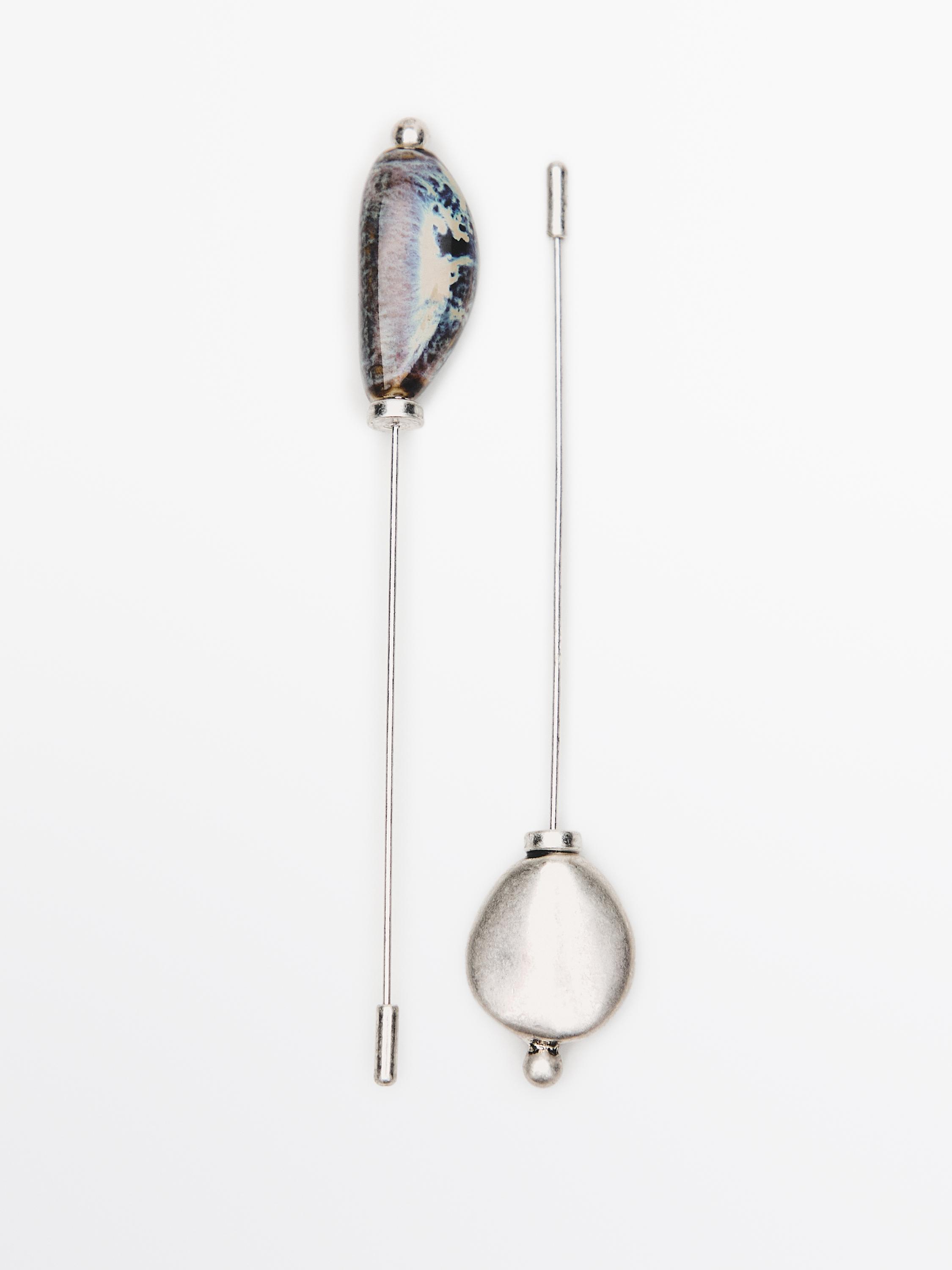 Brooch with ceramic leaf piece