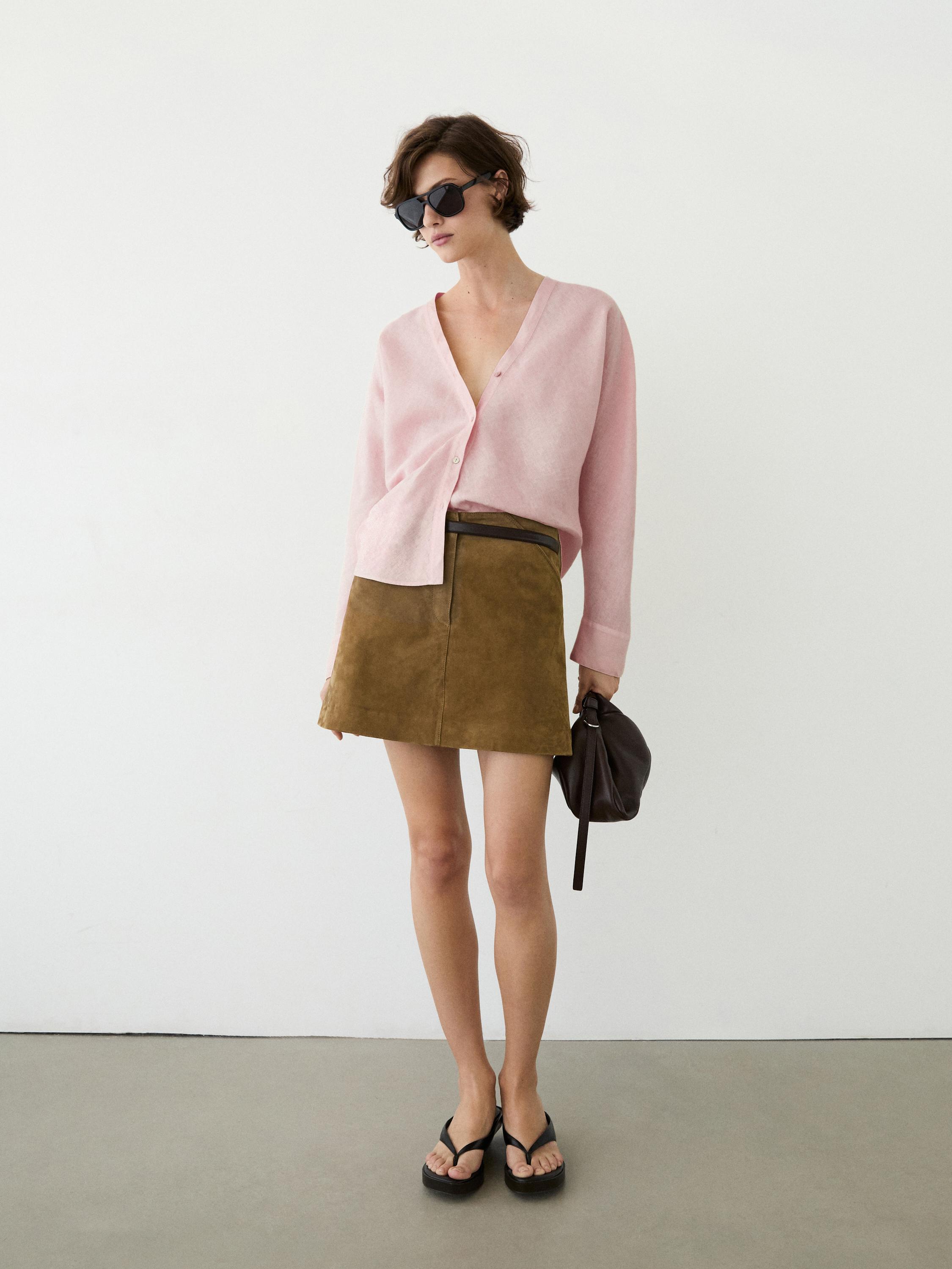 Lightweight 100% linen V-neck shirt