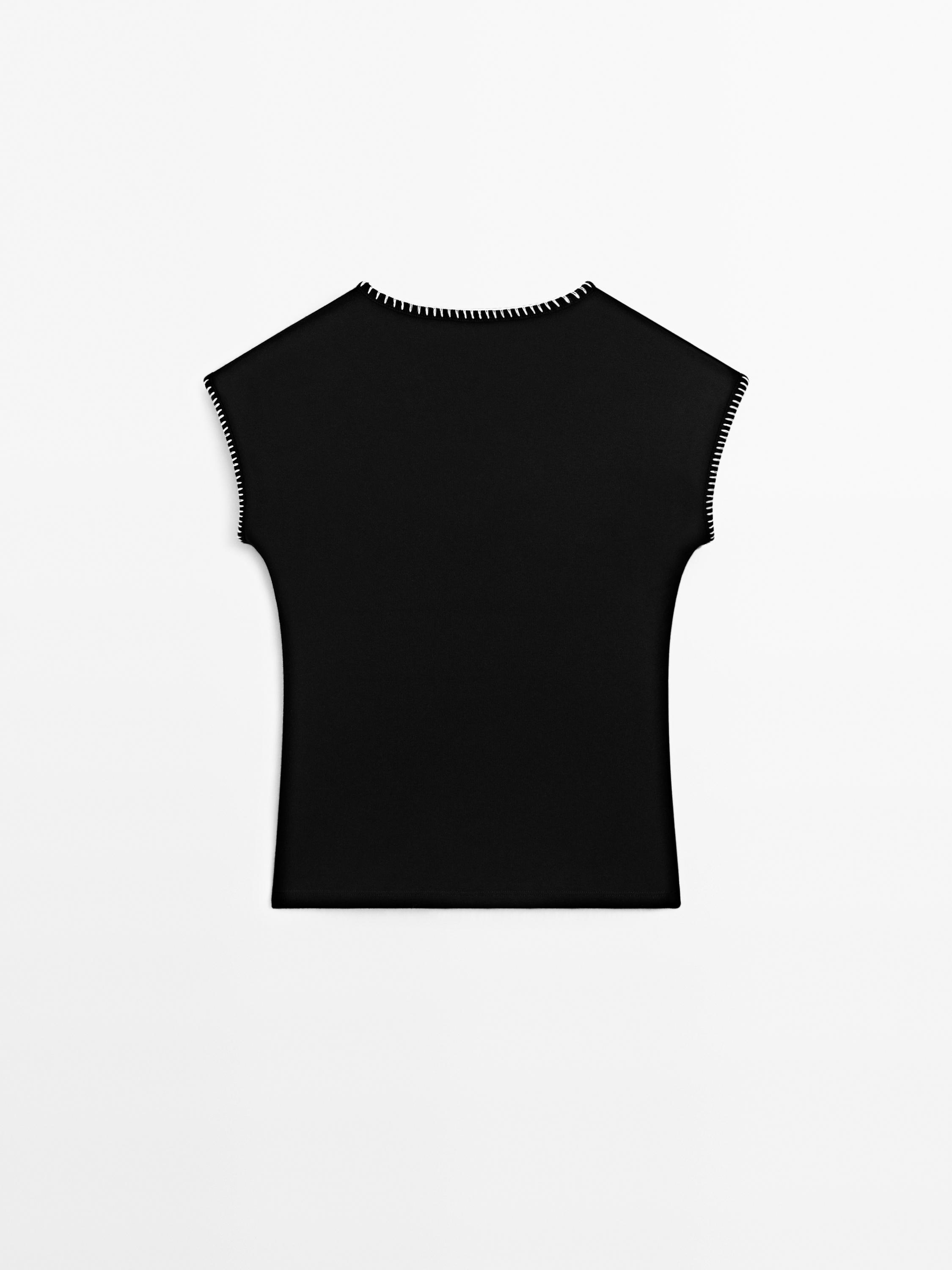 T-shirt with contrasting detail