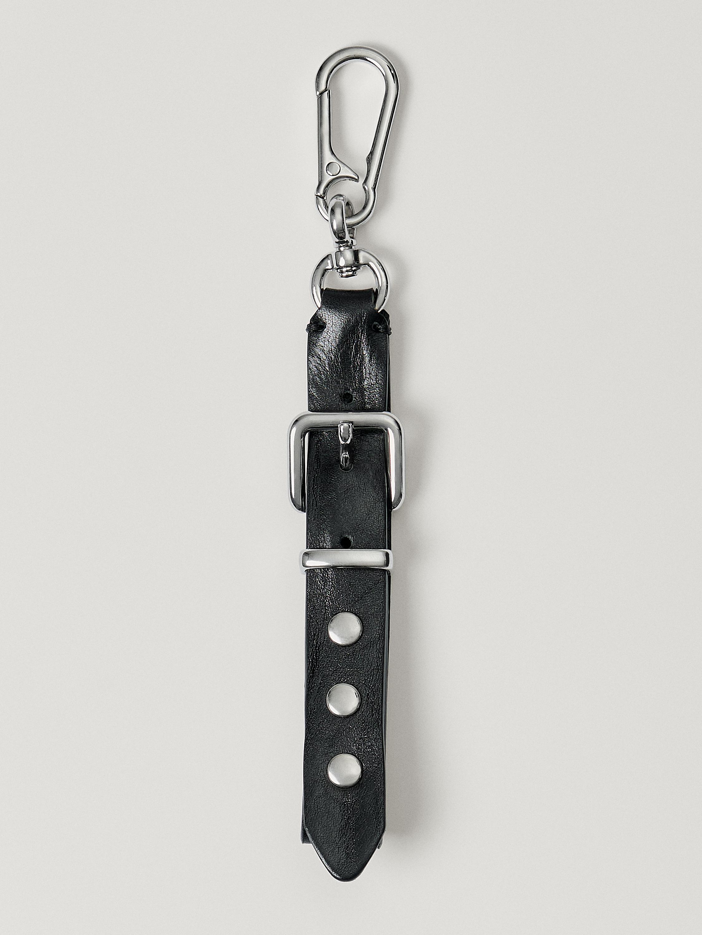 Nappa key ring with buckle and studs