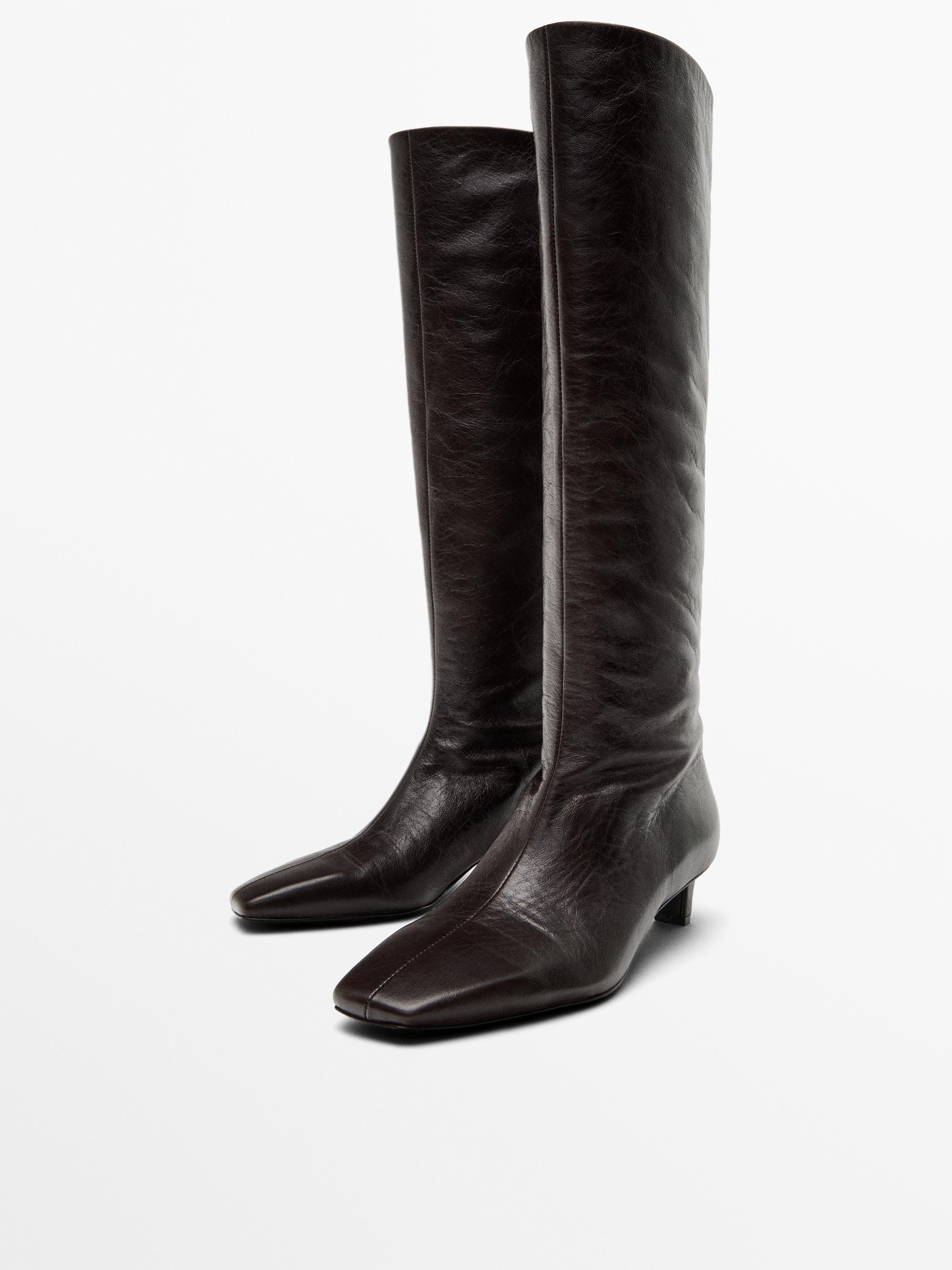 Leather boots with square vamp