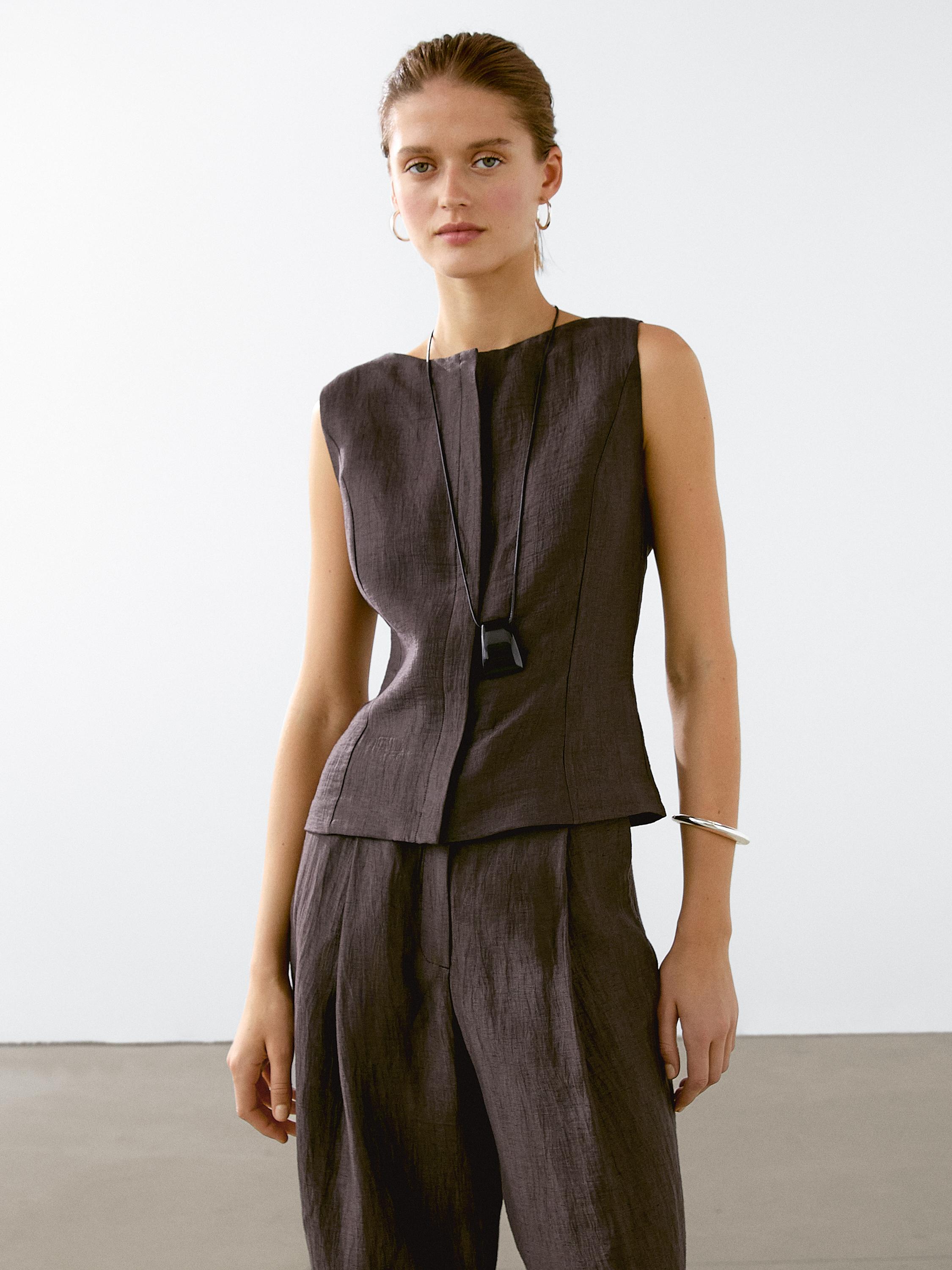 Linen blend round neck waistcoat