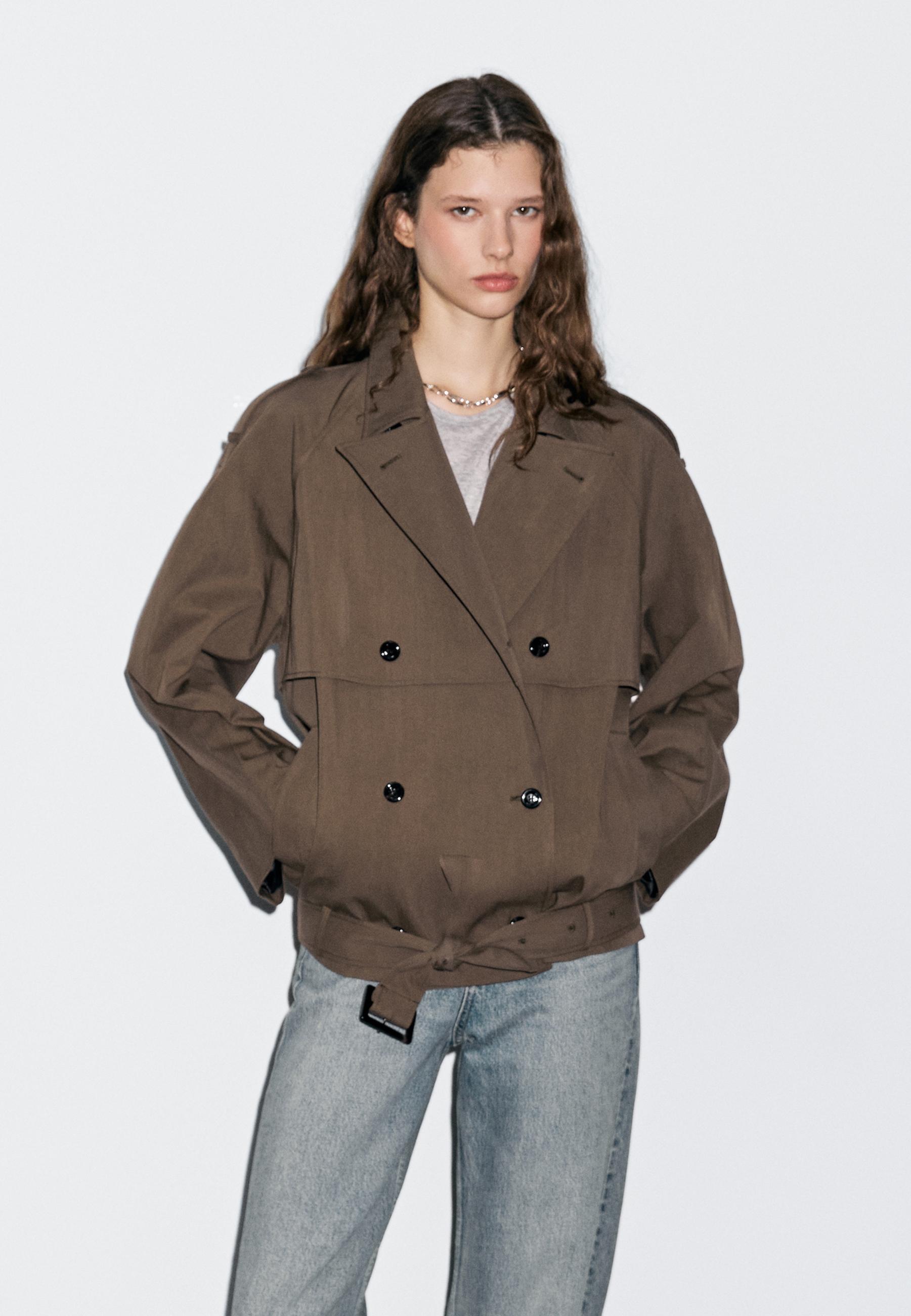 معطف ترنش قصير مفصل بحزام