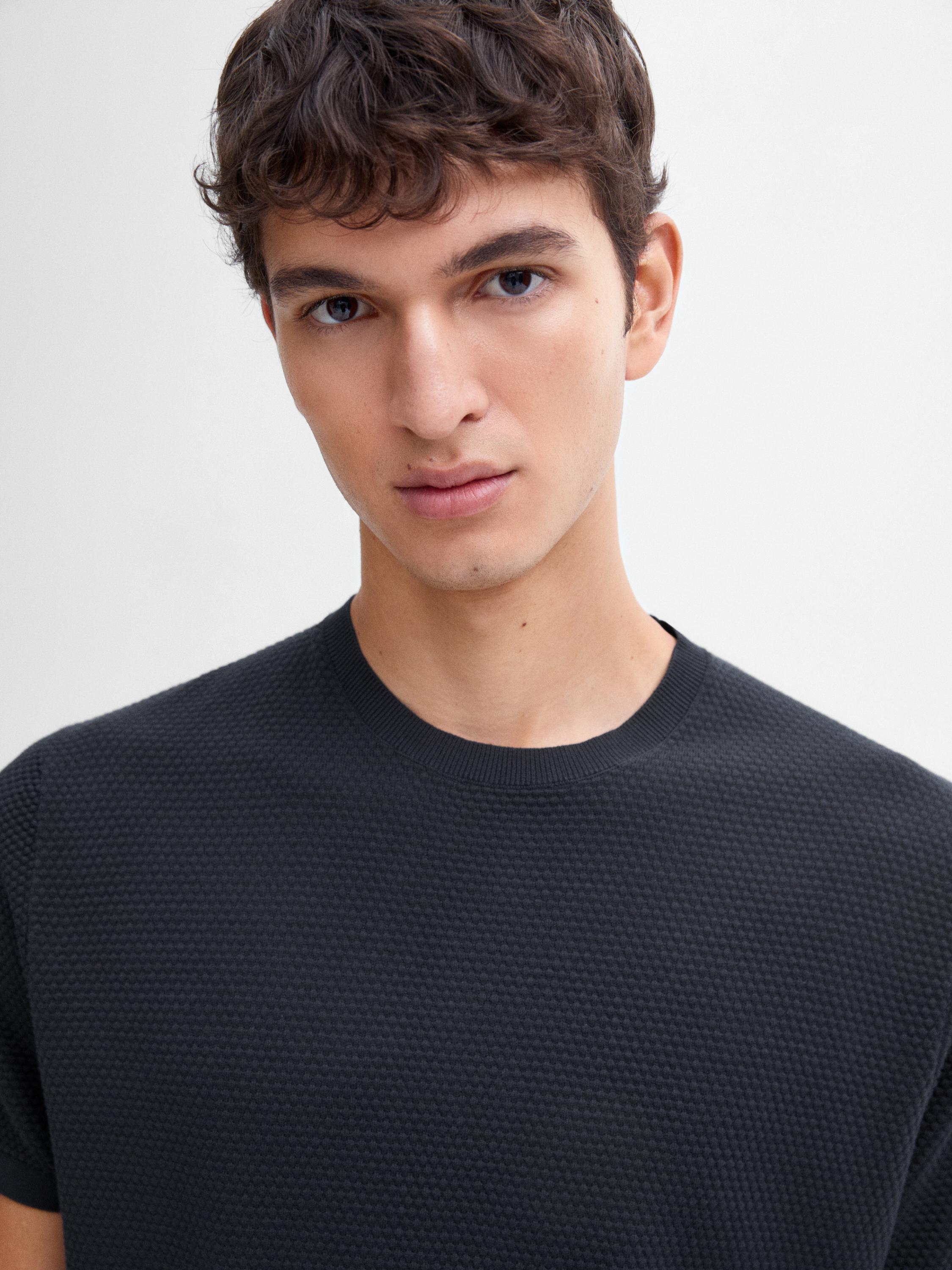 100% cotton textured knit T-shirt