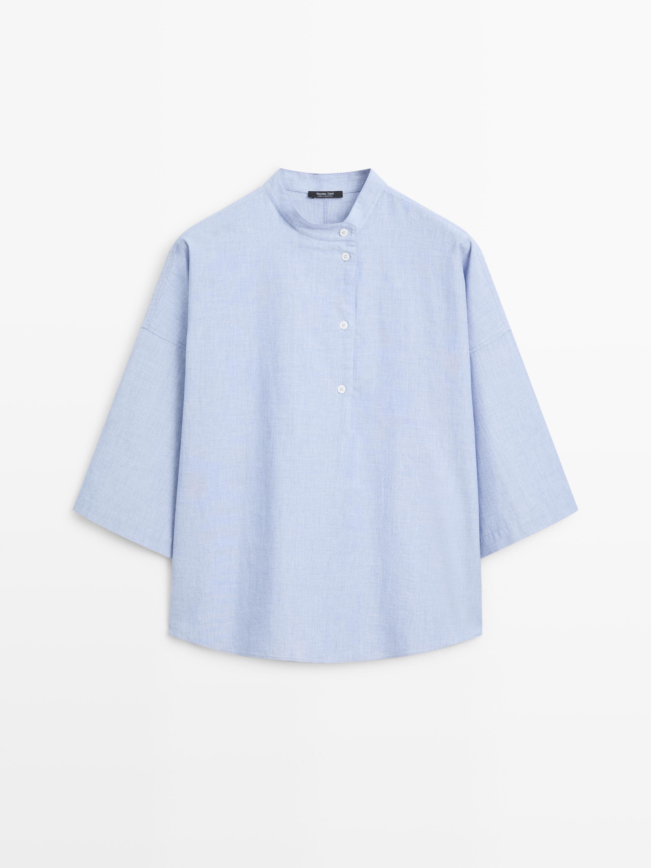 Flowing blouse with buttoned collar detail