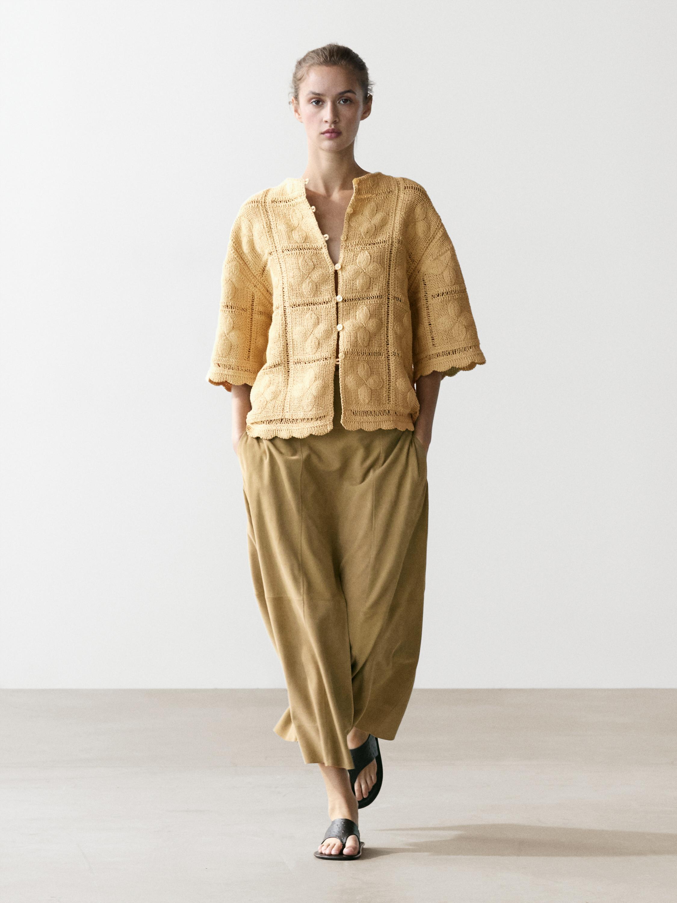 Плетена ажурна жилетка на една кука